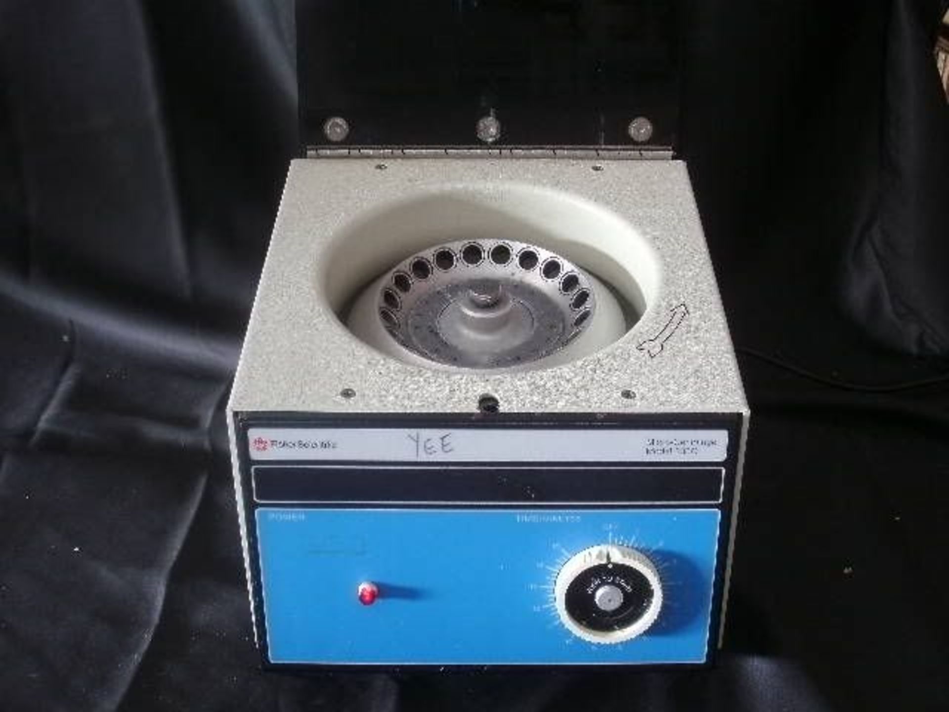 Fisher Scientific Micro Centrifuge Model 235C, Qty 1, 220878209218 - Image 2 of 6