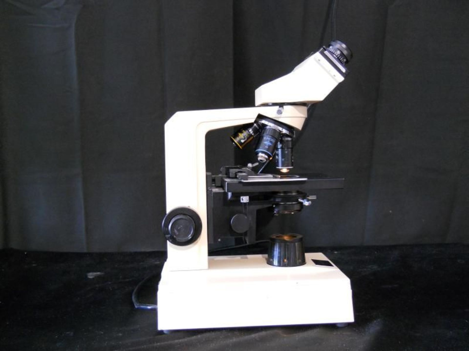 Swift Microscope M3300-D w/ Objectives (4x 10x 40x 100x M3300D) oculars NOT incl, Qty 1, - Image 2 of 14