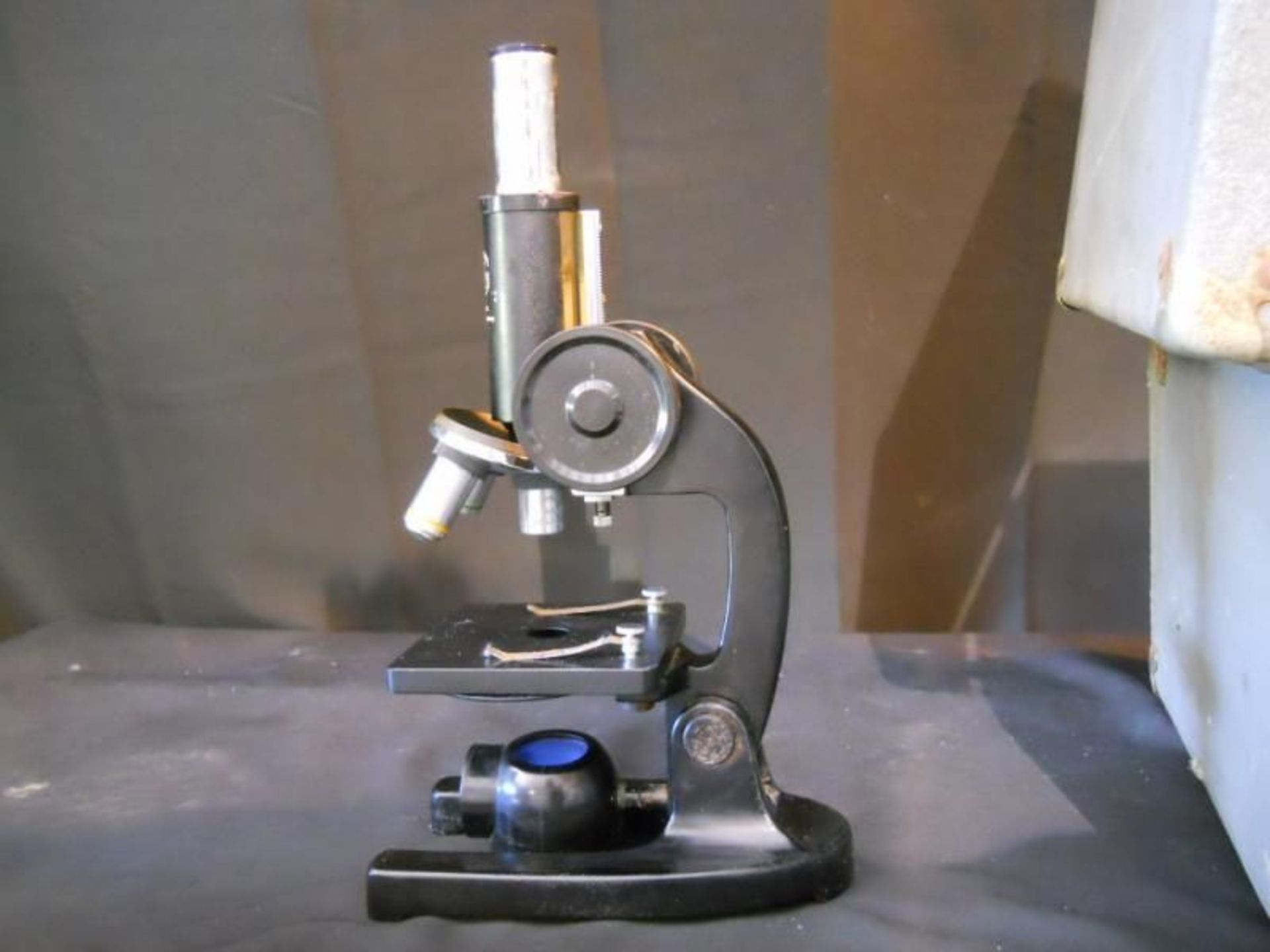 Graf Apsco Student Microscope w/ Objectives & Case, Qty 1, 321468592412 - Image 5 of 12