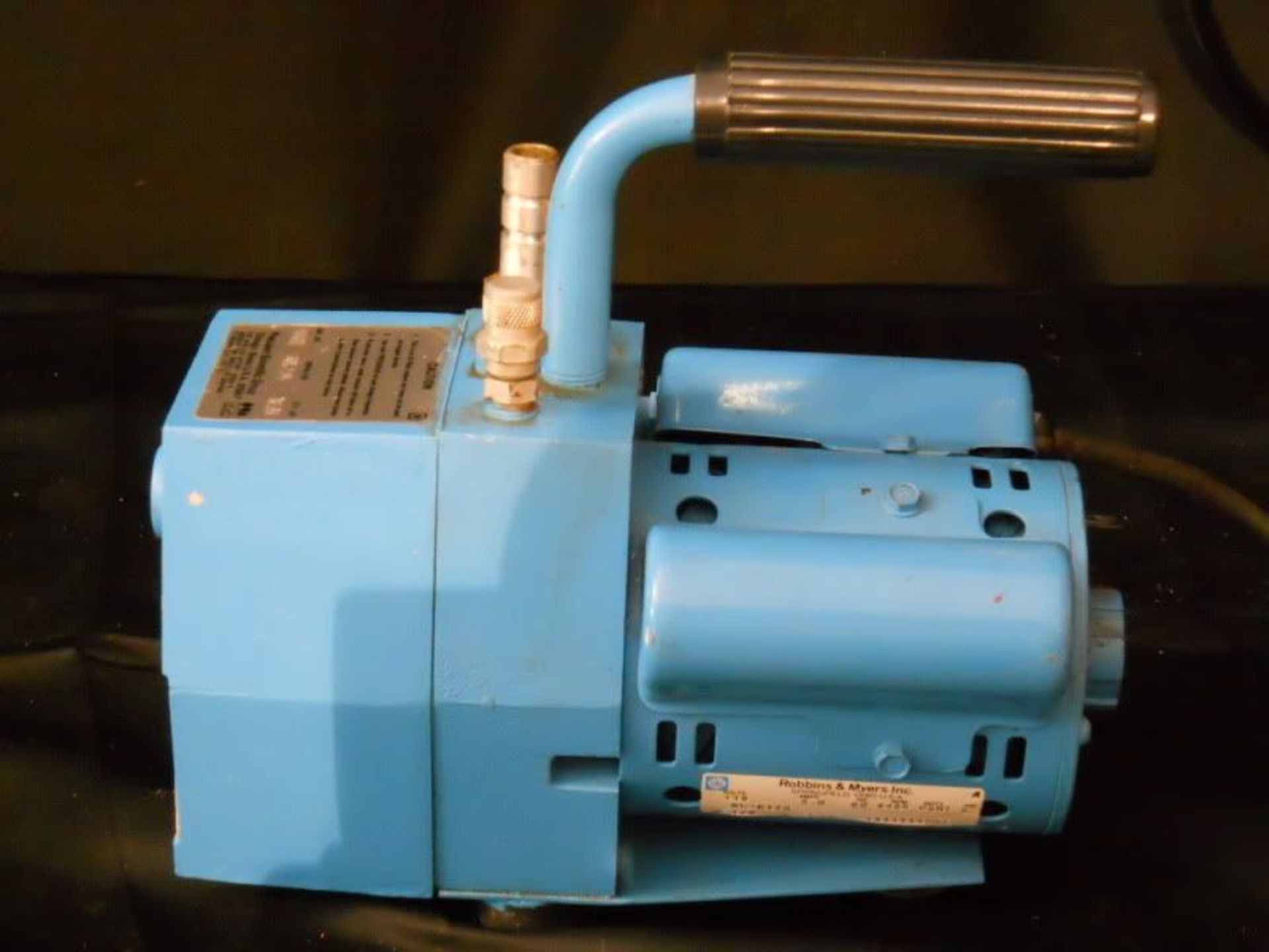Precision Vacuum Pump Model DD20, Qty 1, 221097481291 - Image 5 of 5