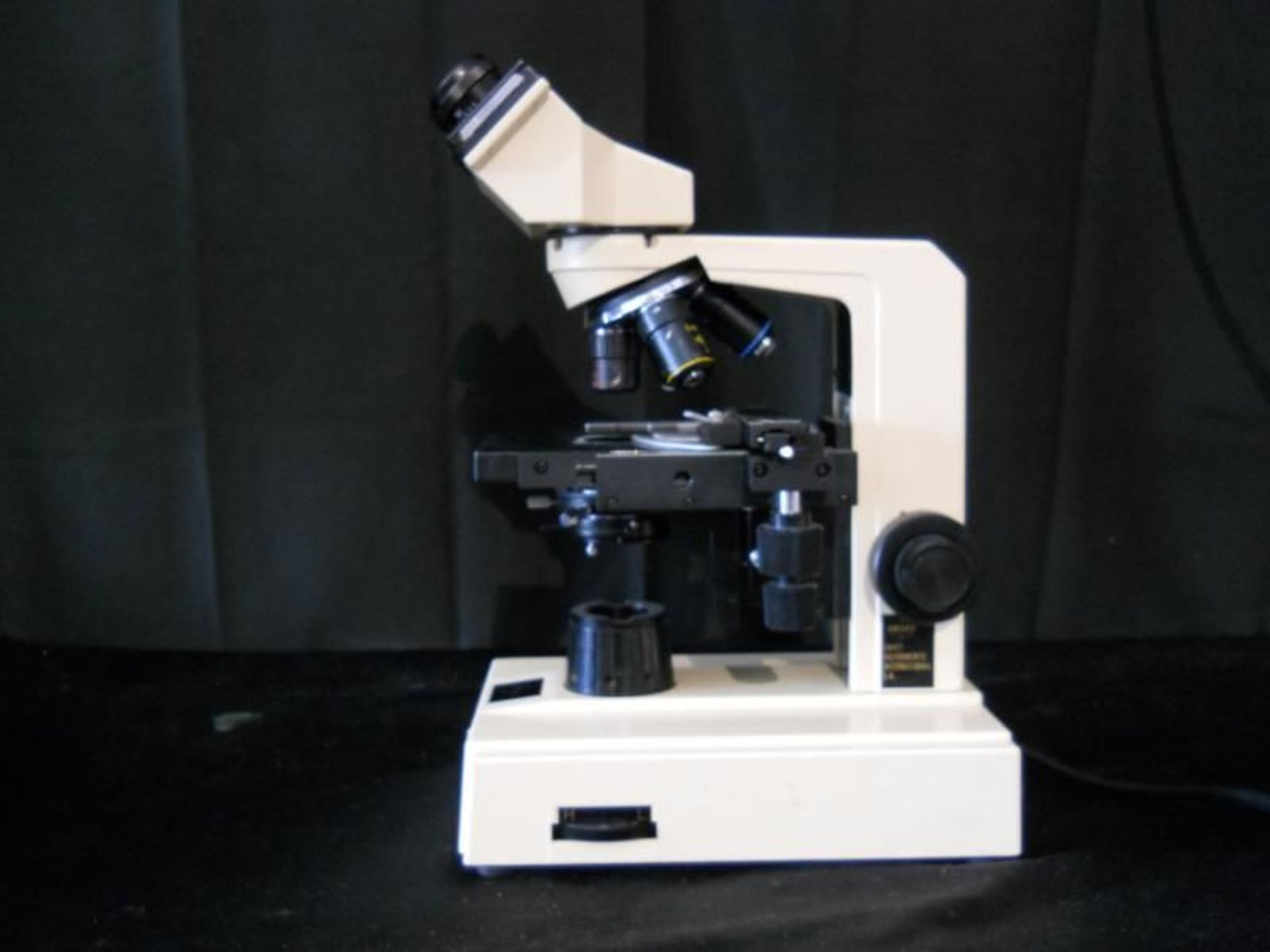 Swift Microscope M3300-D w/ Objectives (4x 10x 40x 100x M3300D) oculars NOT incl, Qty 1, - Image 4 of 14