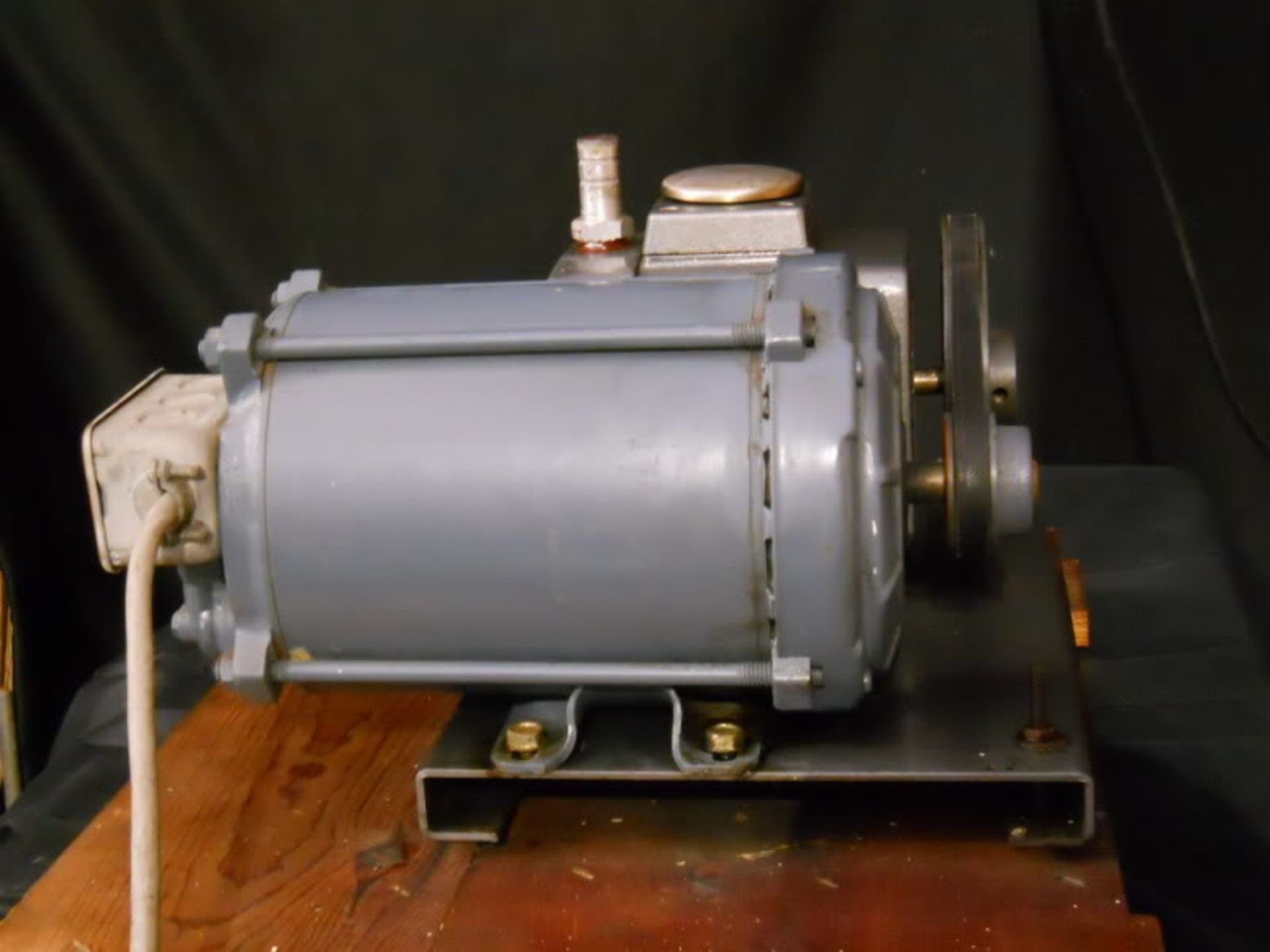 Precision Scientific Vacuum Pump Model 25, Qty 1, 330783250562 - Image 6 of 6