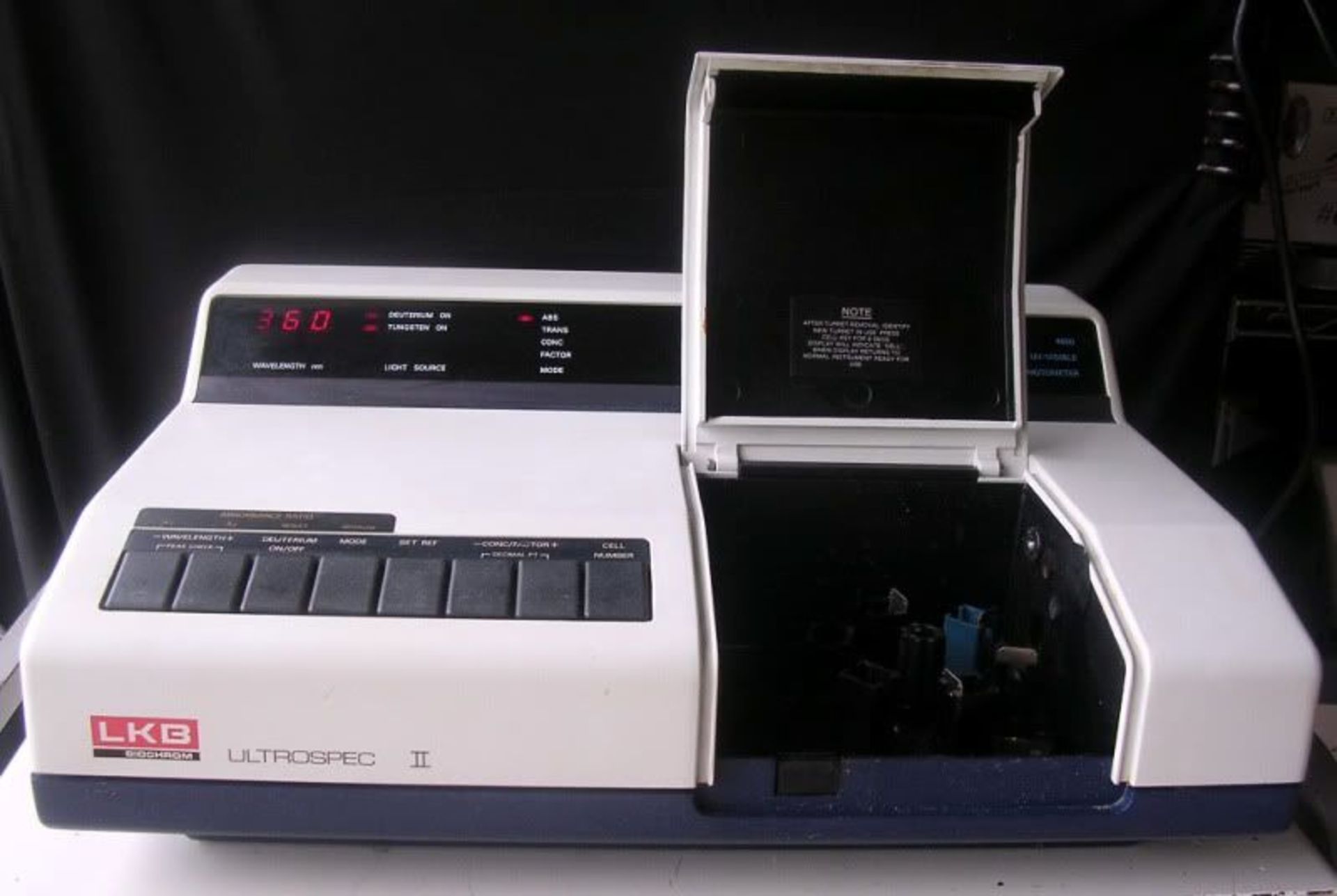 LKB ULTROSPEC II SPECTROPHOTOMETER, Qty 1, 222227686224 - Image 3 of 7