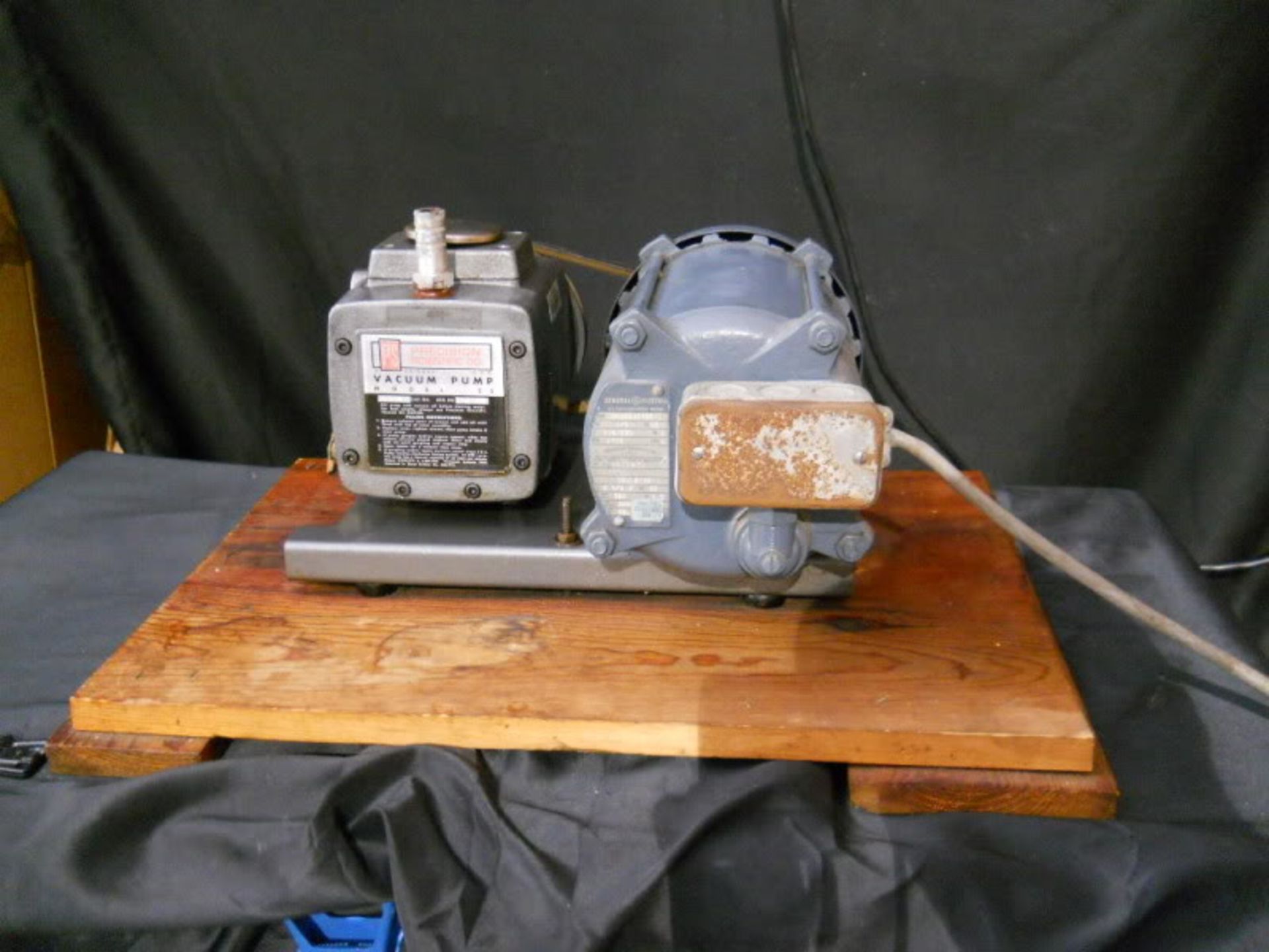 Precision Scientific Vacuum Pump Model 25, Qty 1, 330783250562