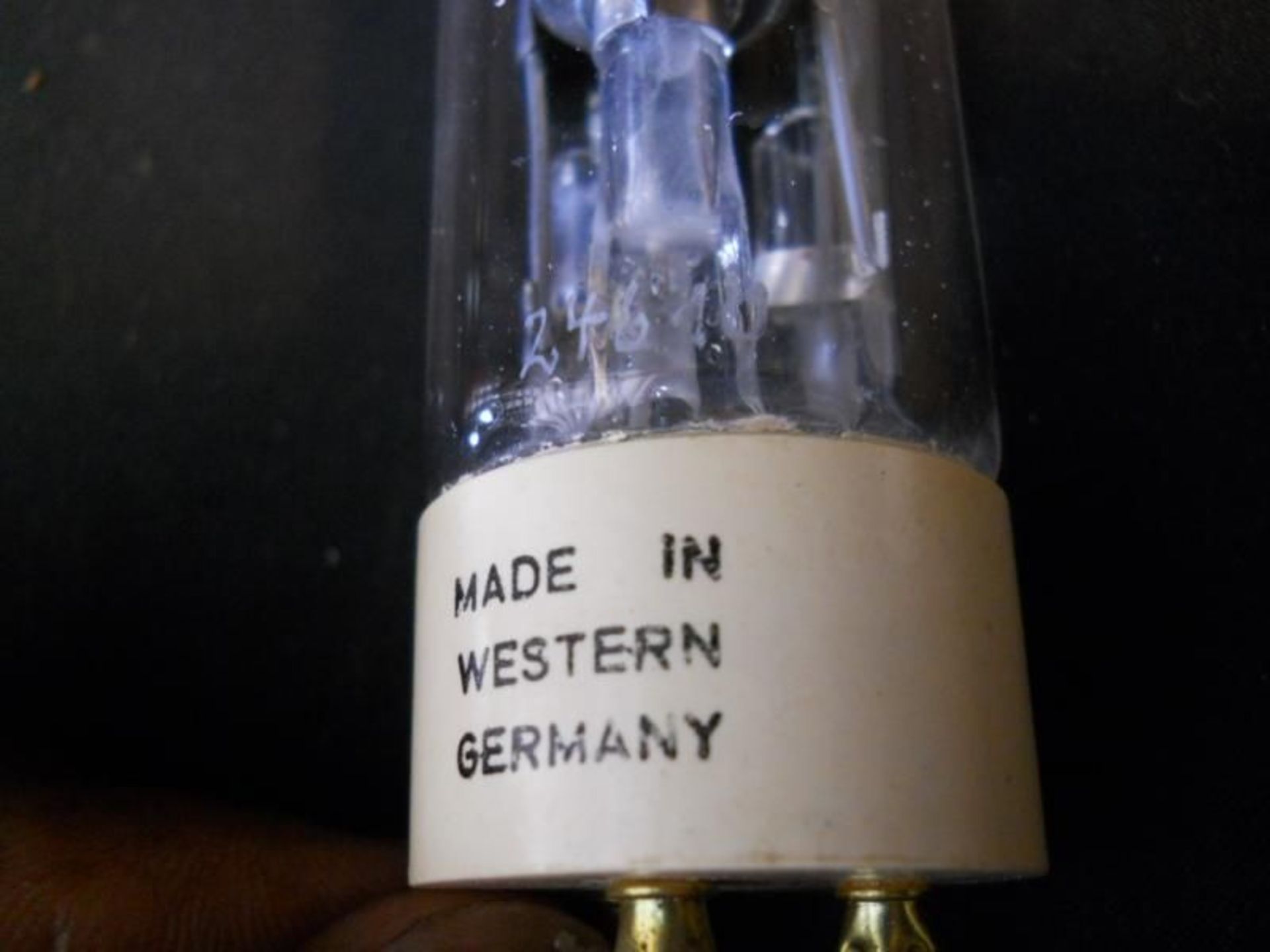 Original Hanau Quarzlampen GMBH Deuterium Lamp 24610, Qty 1, 221265913326 - Image 3 of 3