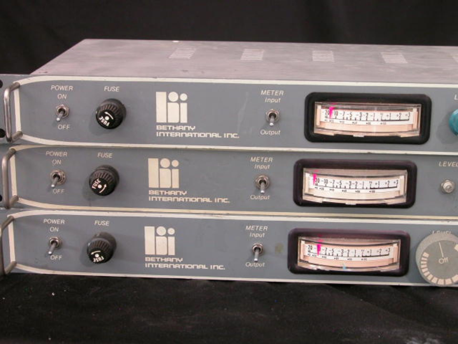 Lot of 3 Heaco Bethany International MDL 5002A Audio Distribution Amplifier AMP , Qty 1 ,