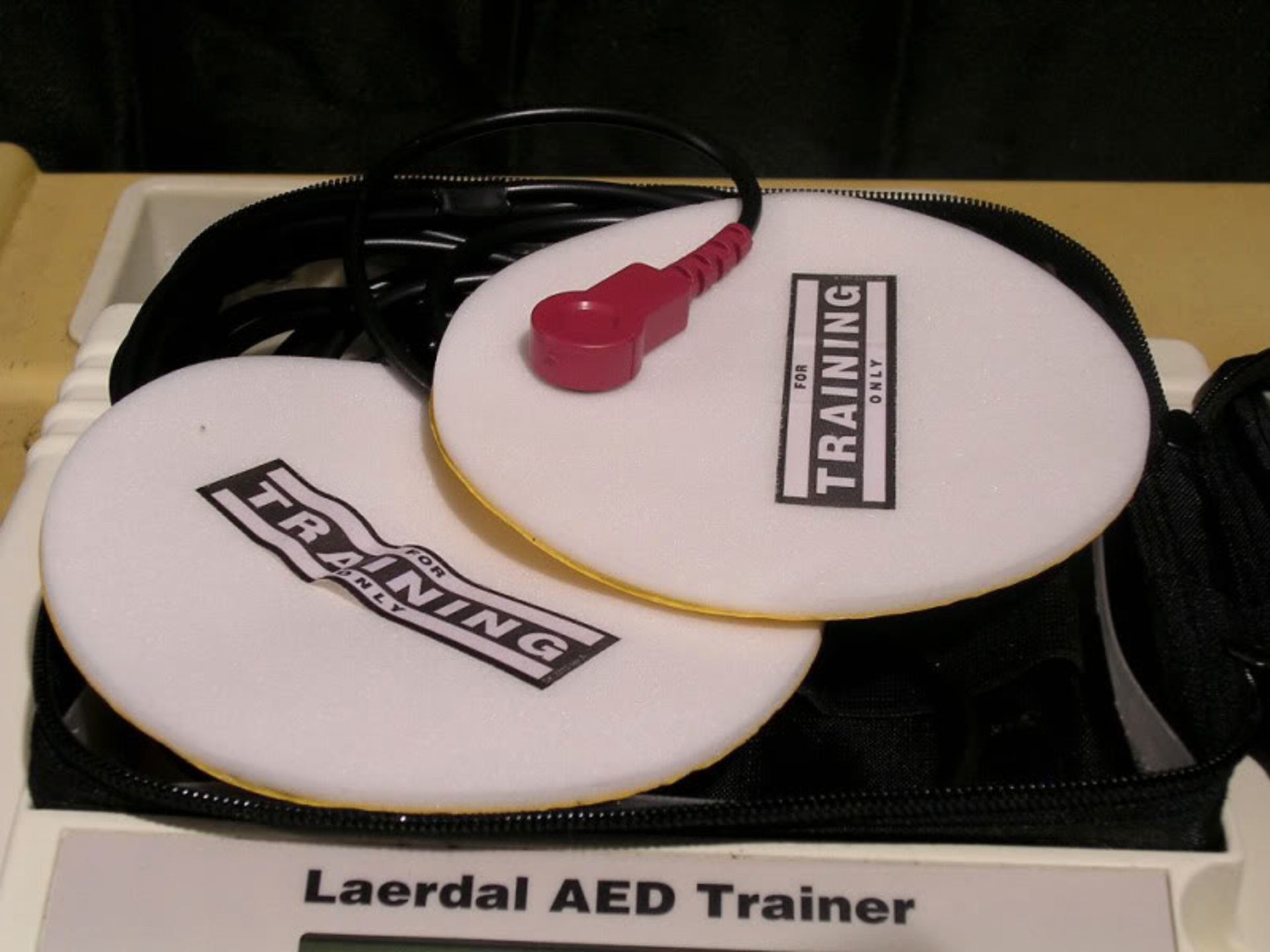 Laerdal AED Trainer with Pads, Catalog # 930090, Qty 1, 221497662020 - Image 4 of 6