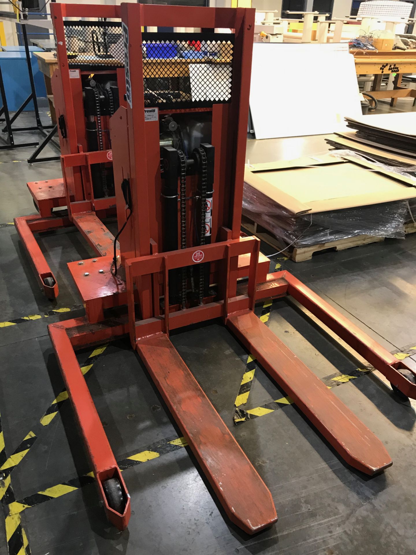 Presto Pallet Lift, Removal Fee: $30 - Image 2 of 3