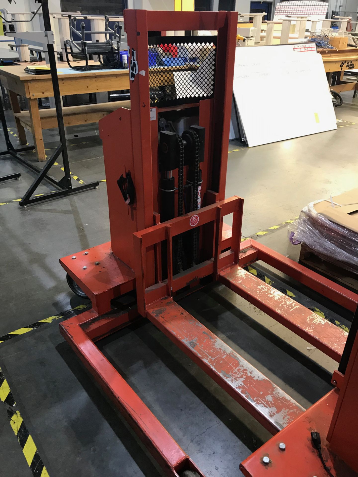 Presto Pallet Lift, Removal Fee: $30 - Image 2 of 3