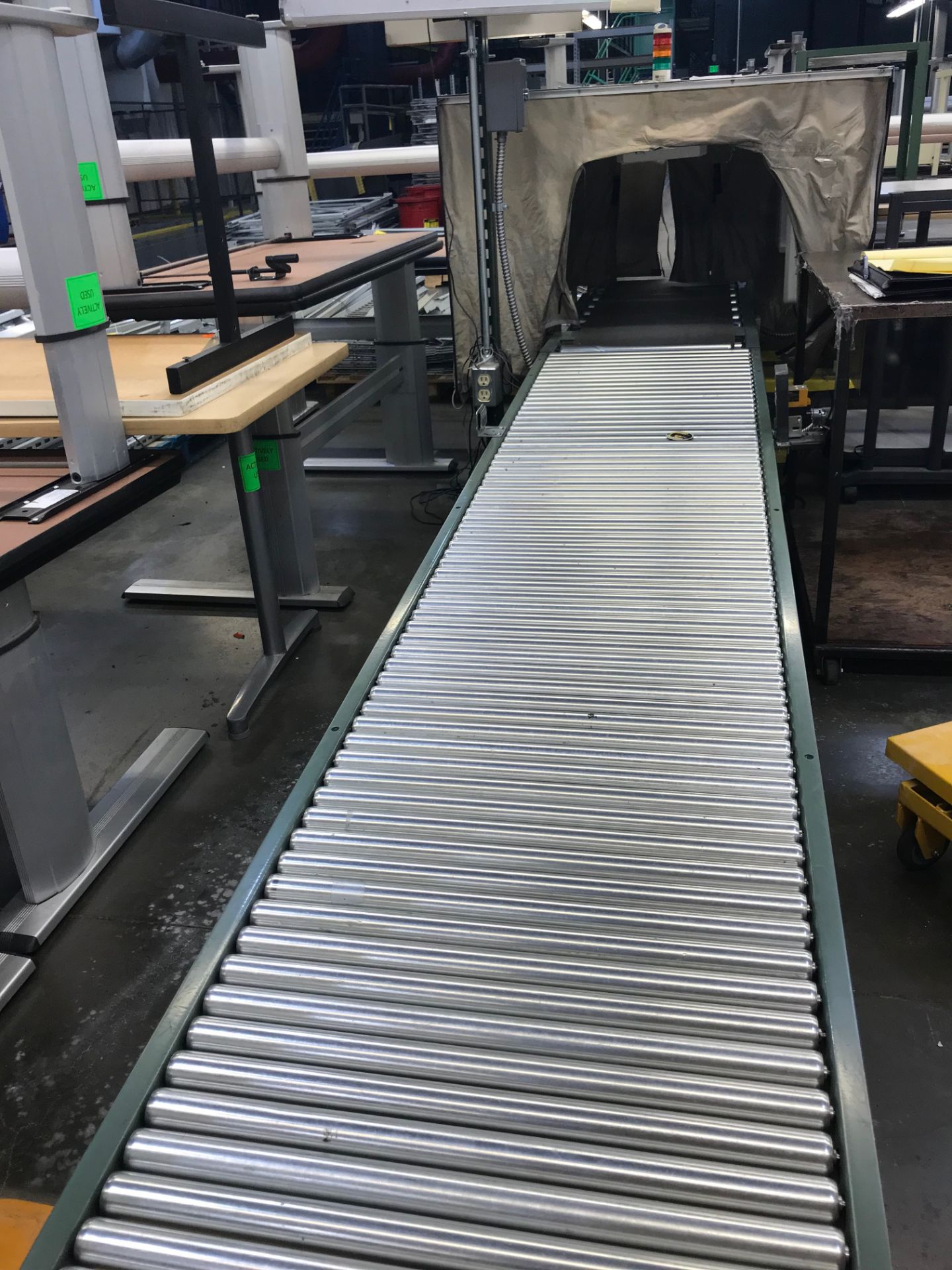 Hytrol Conveyor w/ Varidrive Motor and RFID Sensor, Approximately 90 ft long x 18 in wide; Serial# - Image 4 of 14