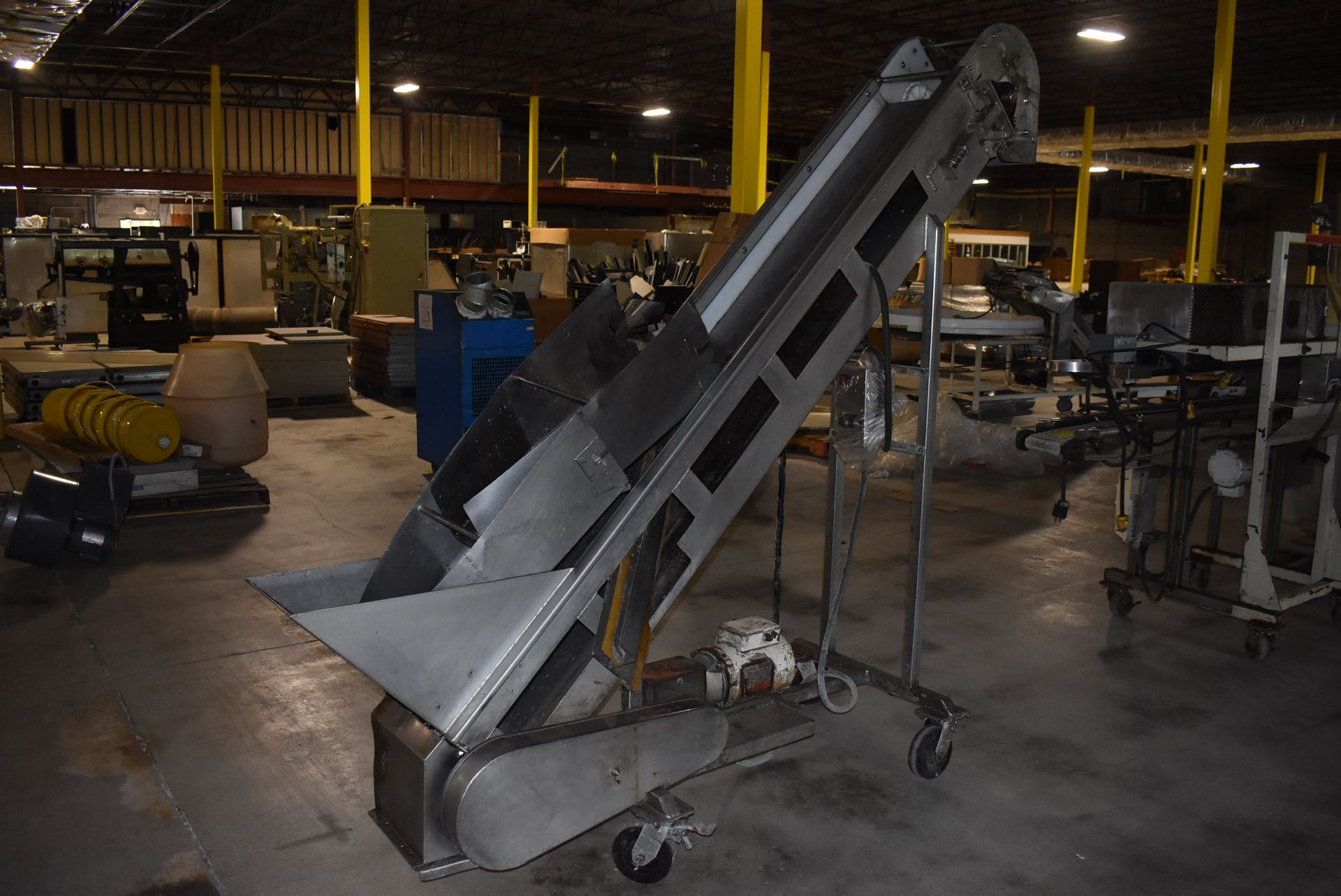 Belt Conveyor, Motorized Incline Belt Conveyor, 8' Length, 4-Wheel Base - Image 2 of 2