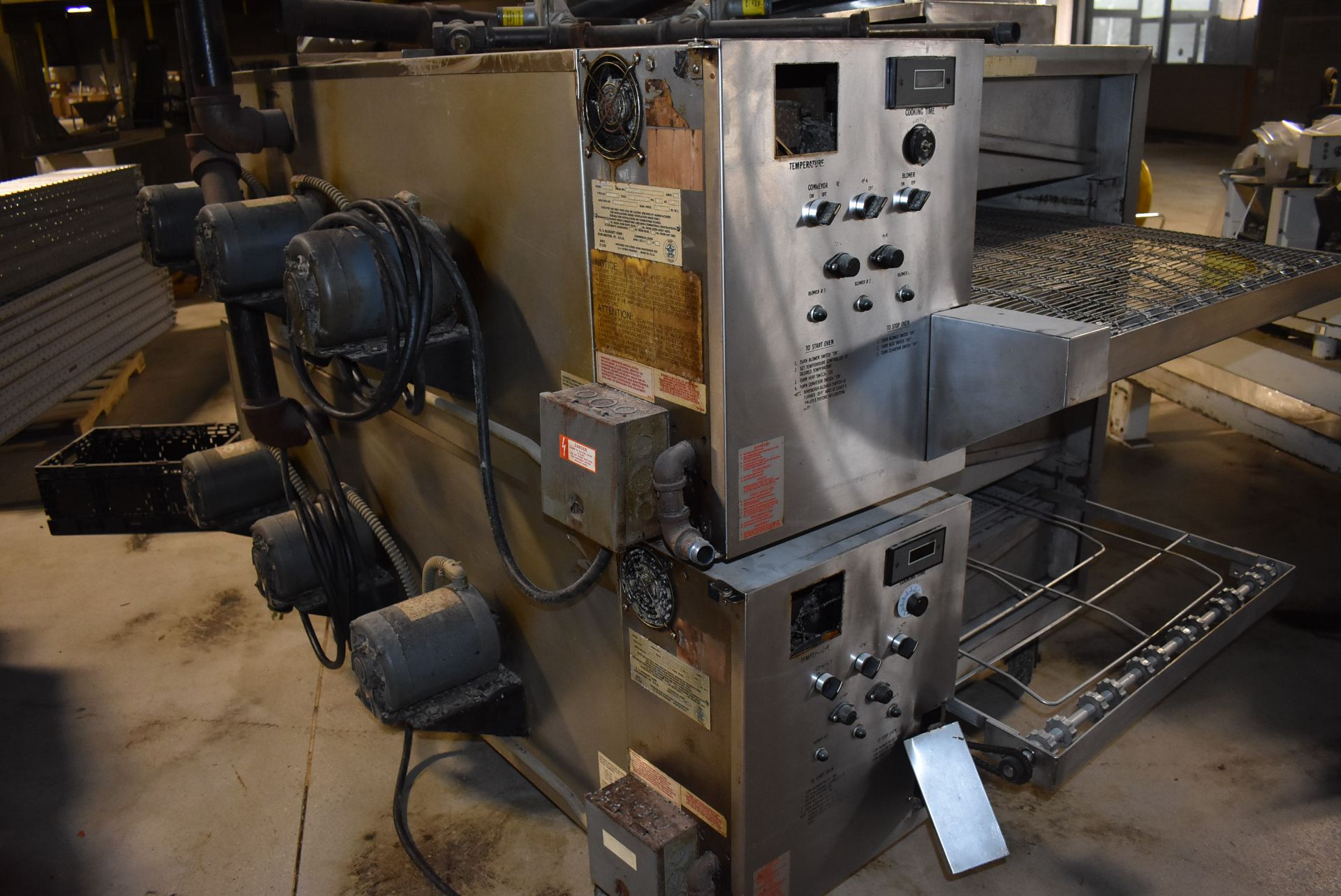 Blodgett Model #MG3270 Double Stack Pizza Oven, Natural Gas, 208/320 Volt, Includes SS Hood 84" x - Image 3 of 4