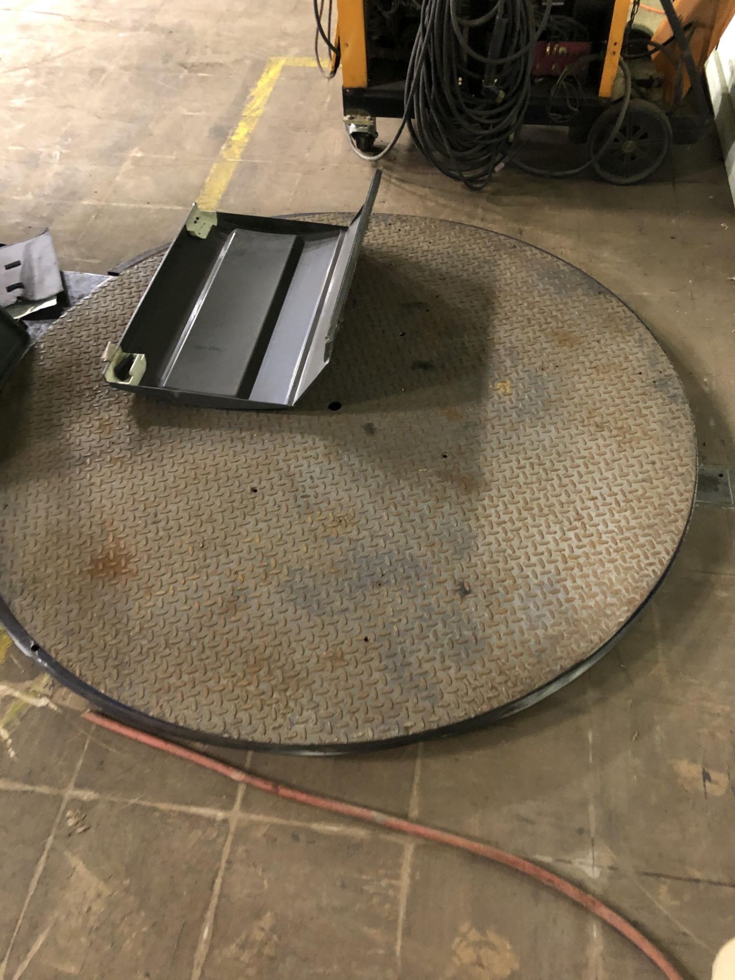 Lantech Q Series Stretch Wrap Machine, 64" Diameter Turntable, RIGGING FEE - $250 - Image 3 of 3