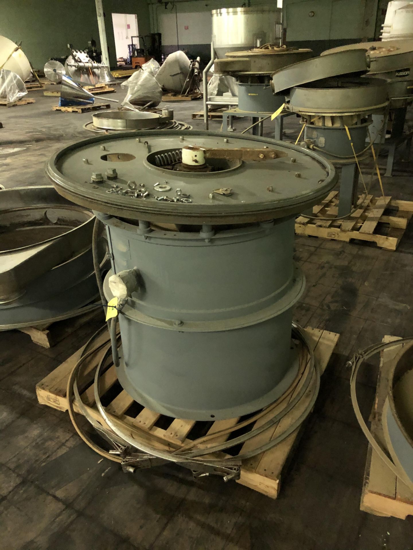 Kason 48" Diameter Vibratory Screen Separator, RIGGING FEE - $100 - Image 2 of 3