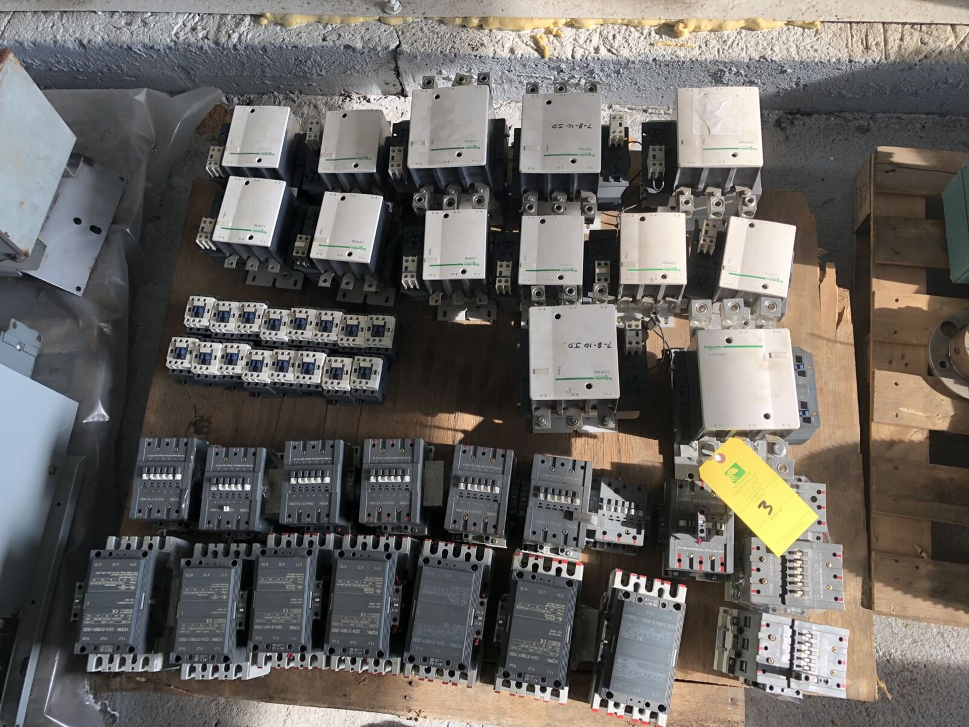 York & Schneider Electric (LC1F265)