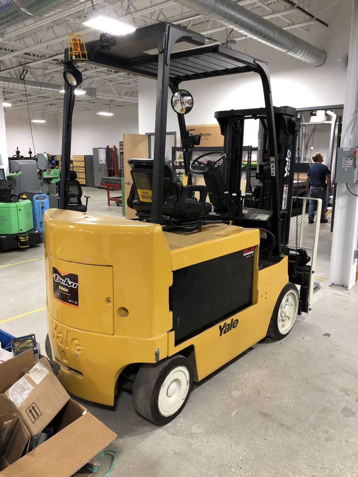 Yale Forklift, Model #ERC080HHN8OTF084, S/N #C839N0166E, Max Capacity 5500 Lbs Located in Boston MA - Image 4 of 5