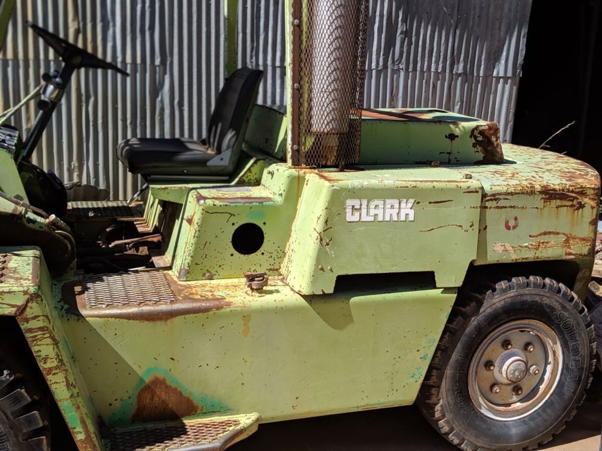 15,000 Ib Clark Fork Lift (Not Running) All items sold subject to seller confirmation within 24 hrs - Image 2 of 5