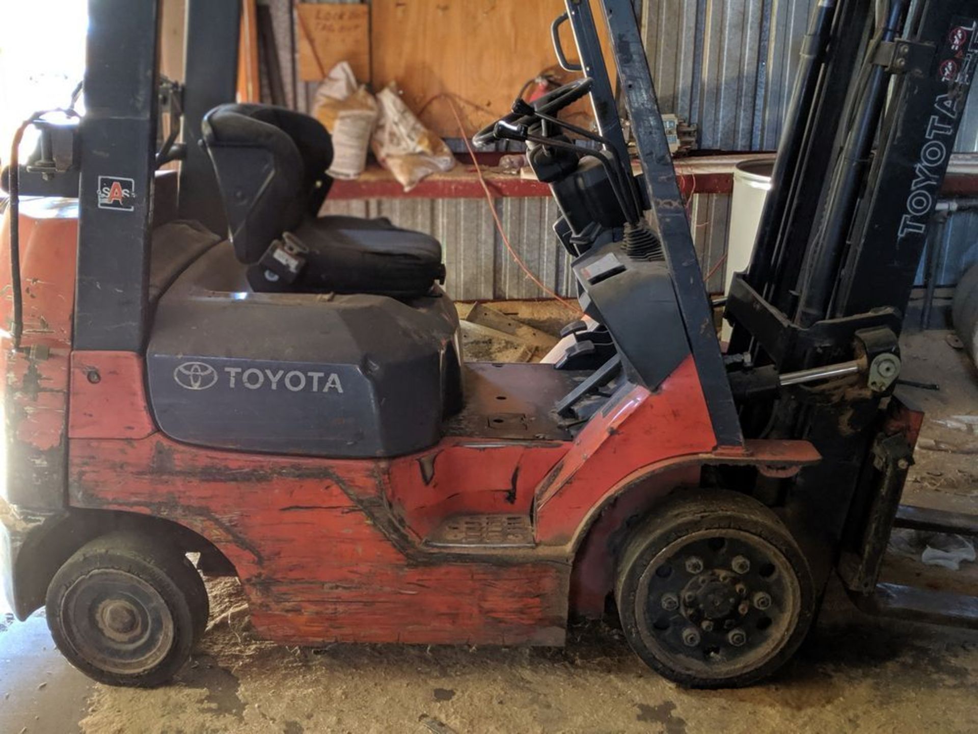 3,000 Ib Toyota Fork Lift (Running) All items sold subject to seller confirmation within 24 hrs of