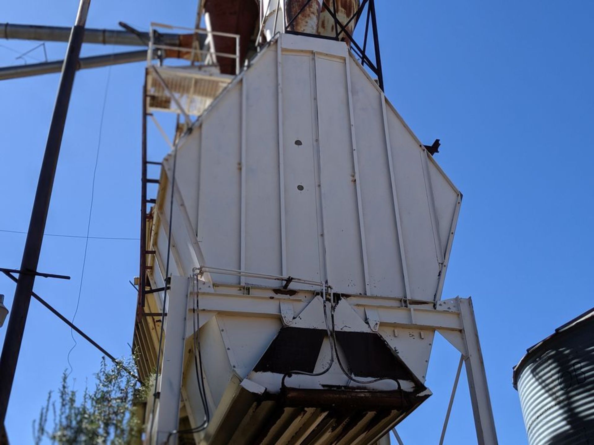 Lot of 2 -Saw Dust bins All items sold subject to seller confirmation within 24 hrs of auction - Image 5 of 6