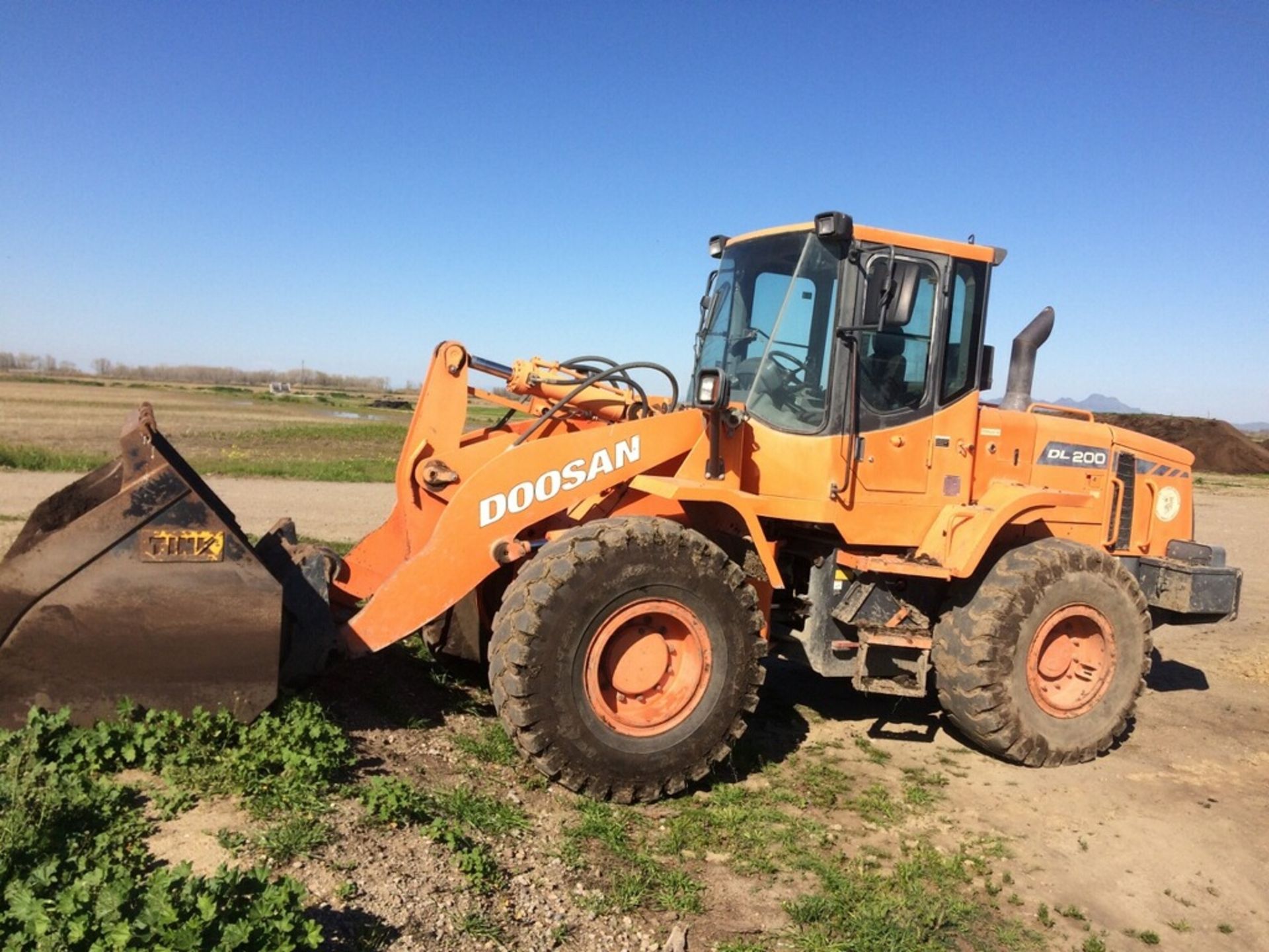 (Located In Sacramento, CA) Doosan Bucket Loader Model DL200 S/N DHKCWLACK95005218 Indicated Hours 9