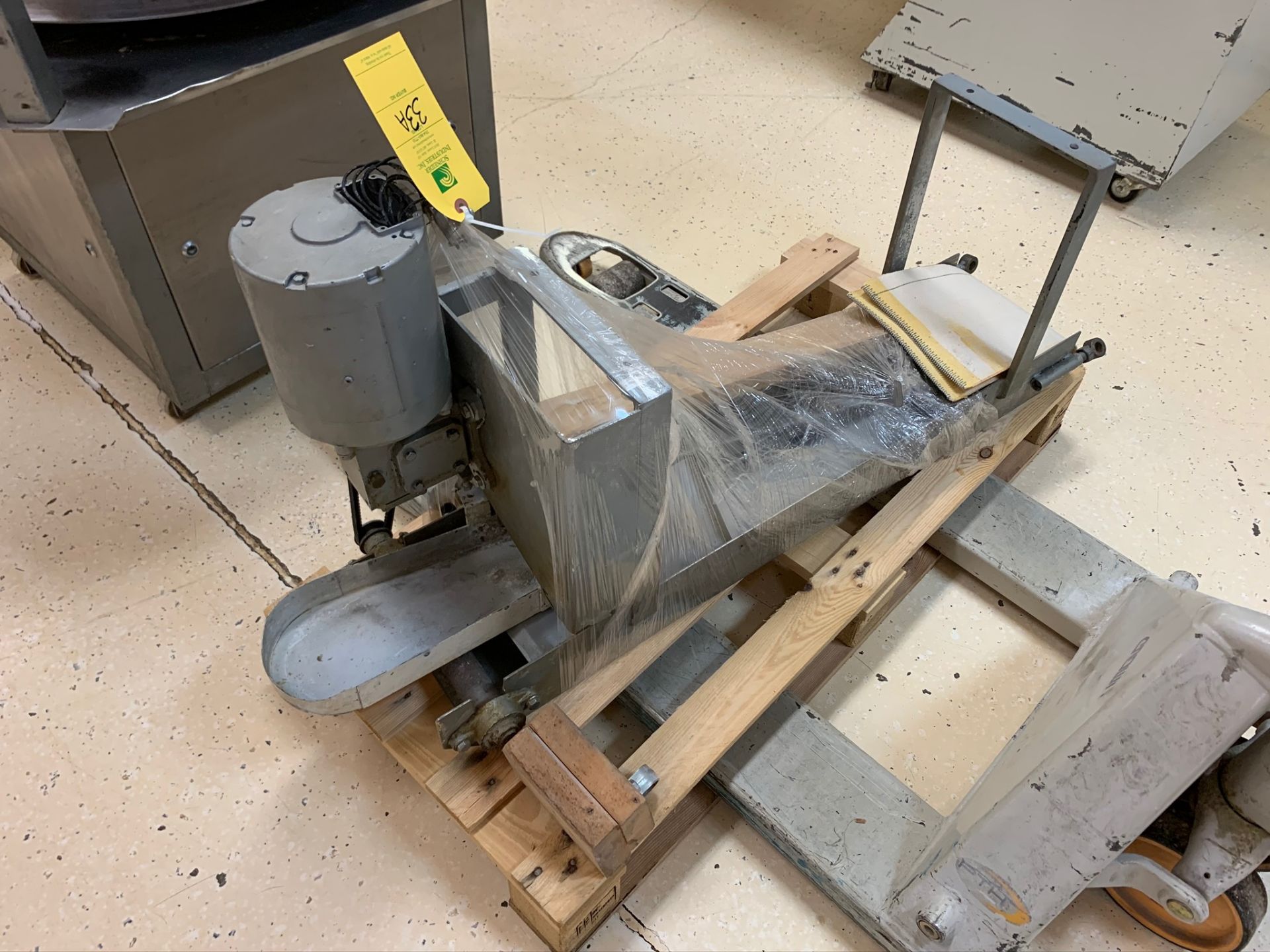 Proofer Discharge Conveyor for One Moulder, RIGGING FEE: $25