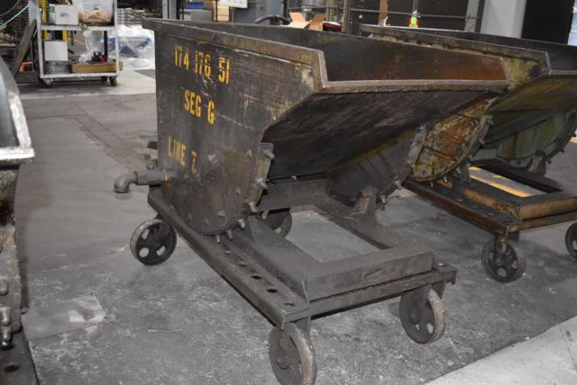 Roura Self Dumping Hopper, Rated 1/2 Yd Capacity - Image 2 of 3