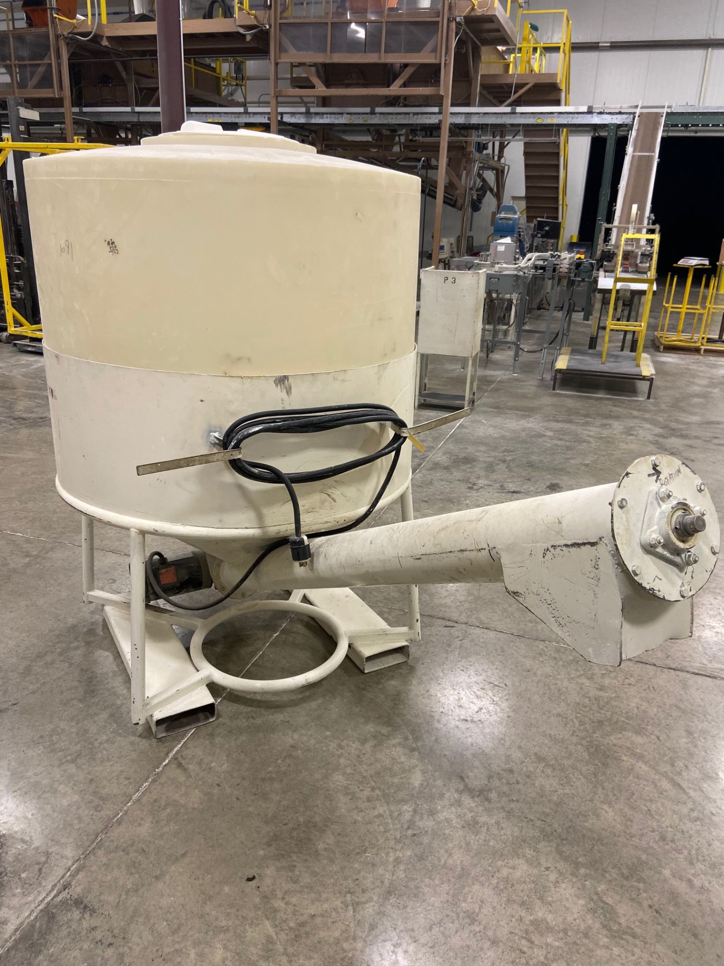 Plastic Ingredients Tank w/ Auguer Discharge and Forklift Slots - Image 4 of 5