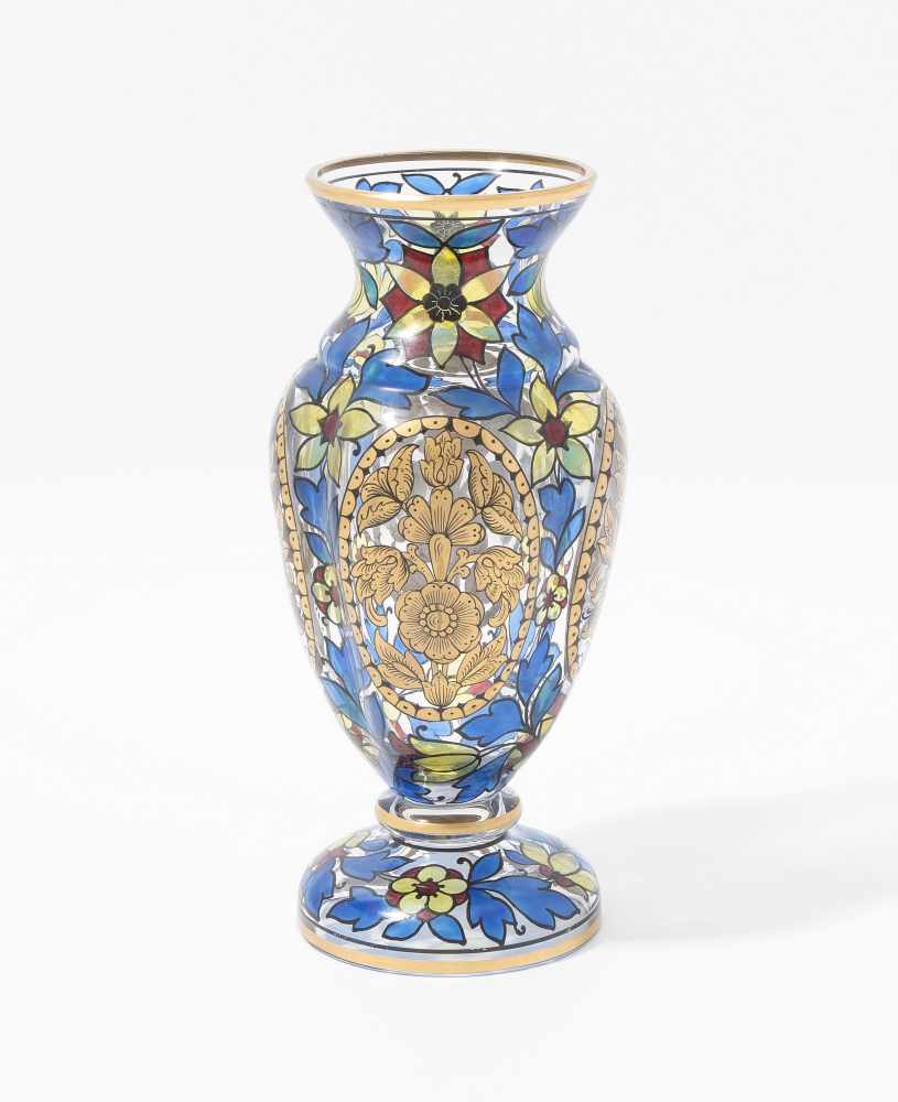 Julius MühlhausHaida, um 1910. Vase. Farbloses Glas, stilisierter floraler Dekor in transparentem