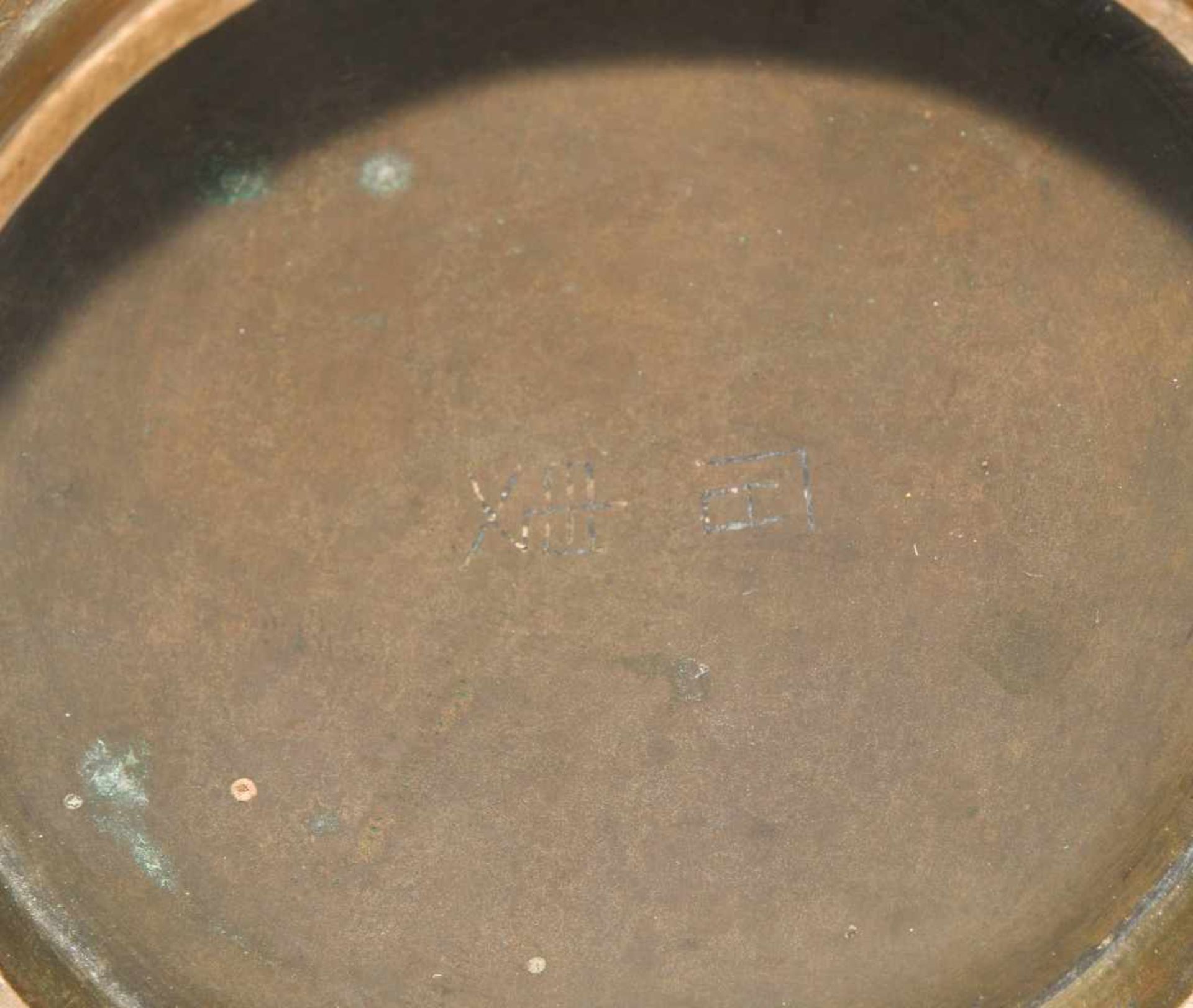 BronzevaseChina, 19.Jh. Bronze mit eingelegtem Silber. Verziert mit einem Drachen zwischen Wolken - Bild 6 aus 14