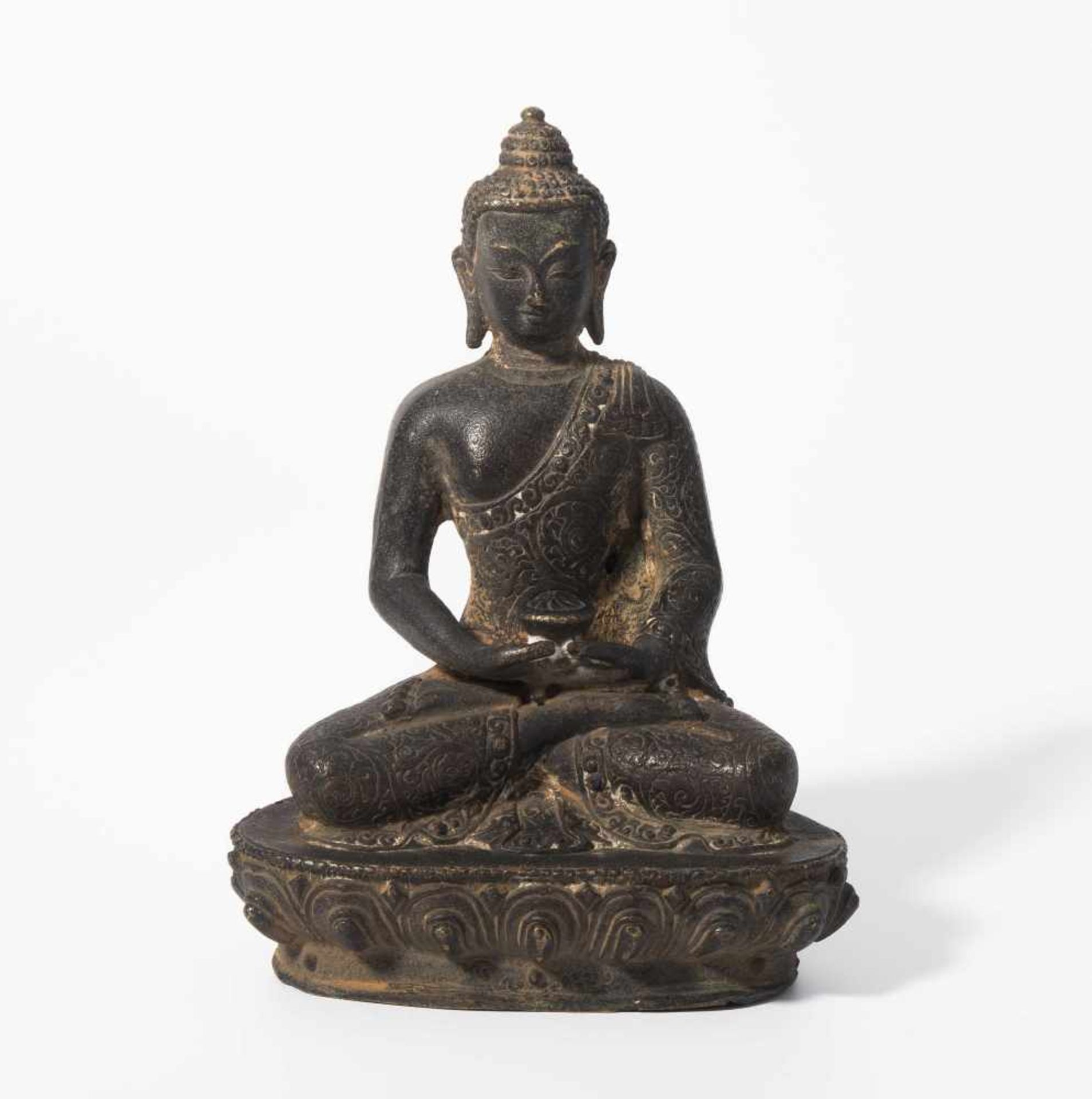 Buddha AmitabhaNepal. Bronze, brüniert. Ohne Verschluss. H 13 cm.