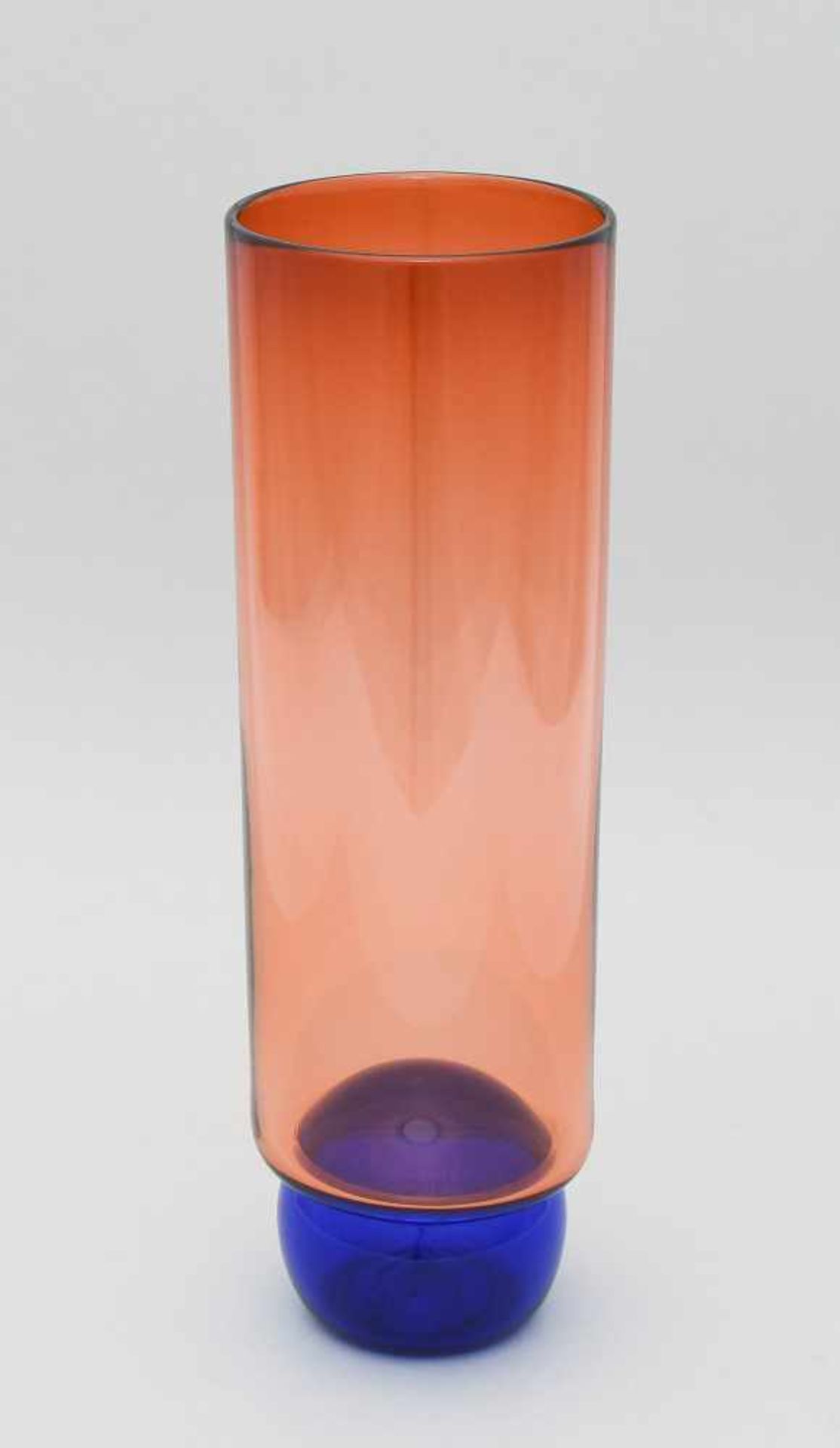 Baldwin & GuggisbergNonfoux, 1994. Vase. Blaues bzw. rot getöntes Glas. Bezeichnet: B/G '94 NONFOUX. - Bild 2 aus 4