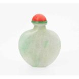 SnuffbottleChina. Jade. Flacher Snuffbottle, beidseitig graviert mit Siegelschrift. Pinkfarbener