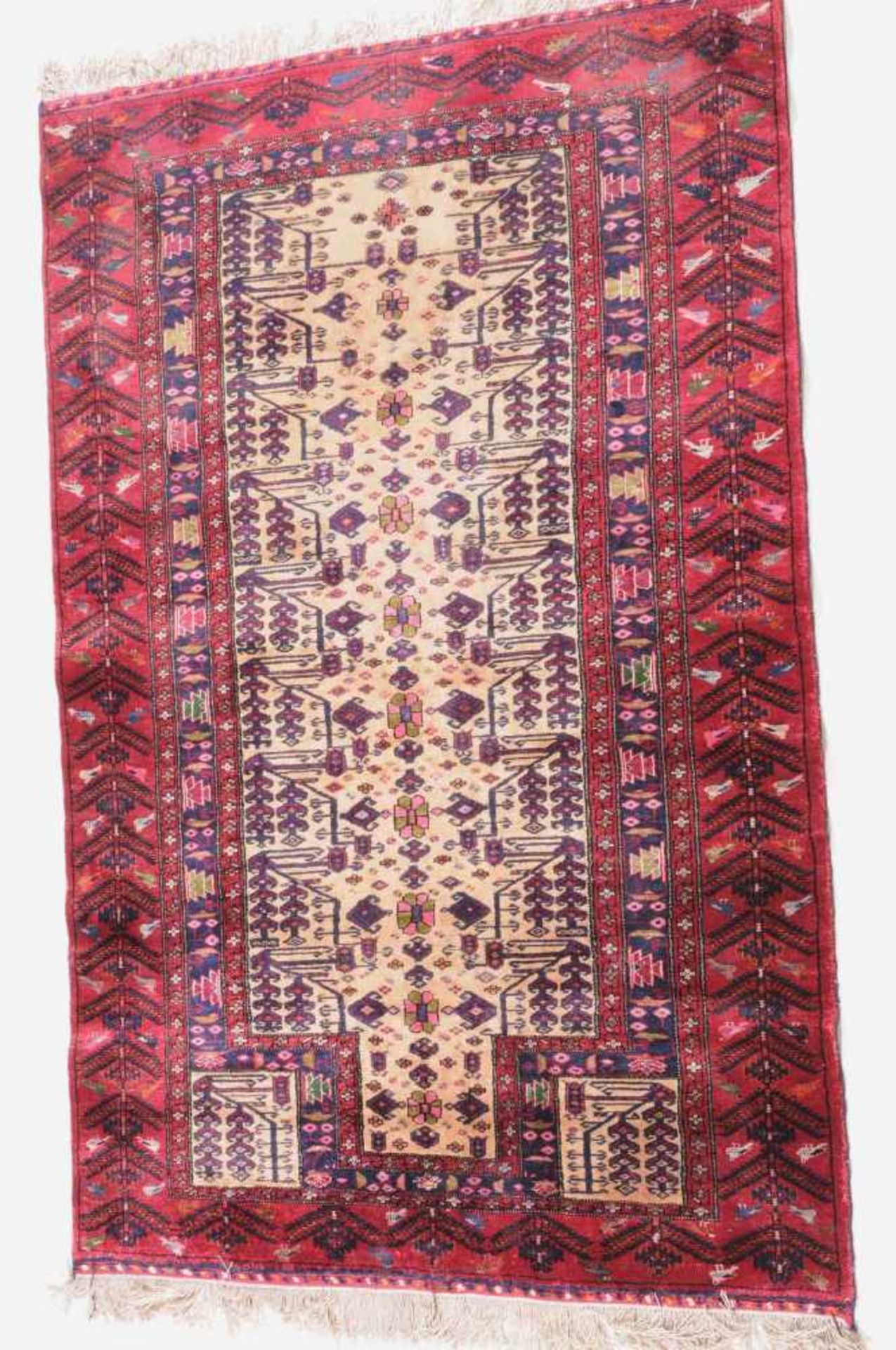 Beluch-SeideO-Persien, um 1960. Die hellgelbe Gebetsnische (Mihrab) ist mit Blüten und Blattranken