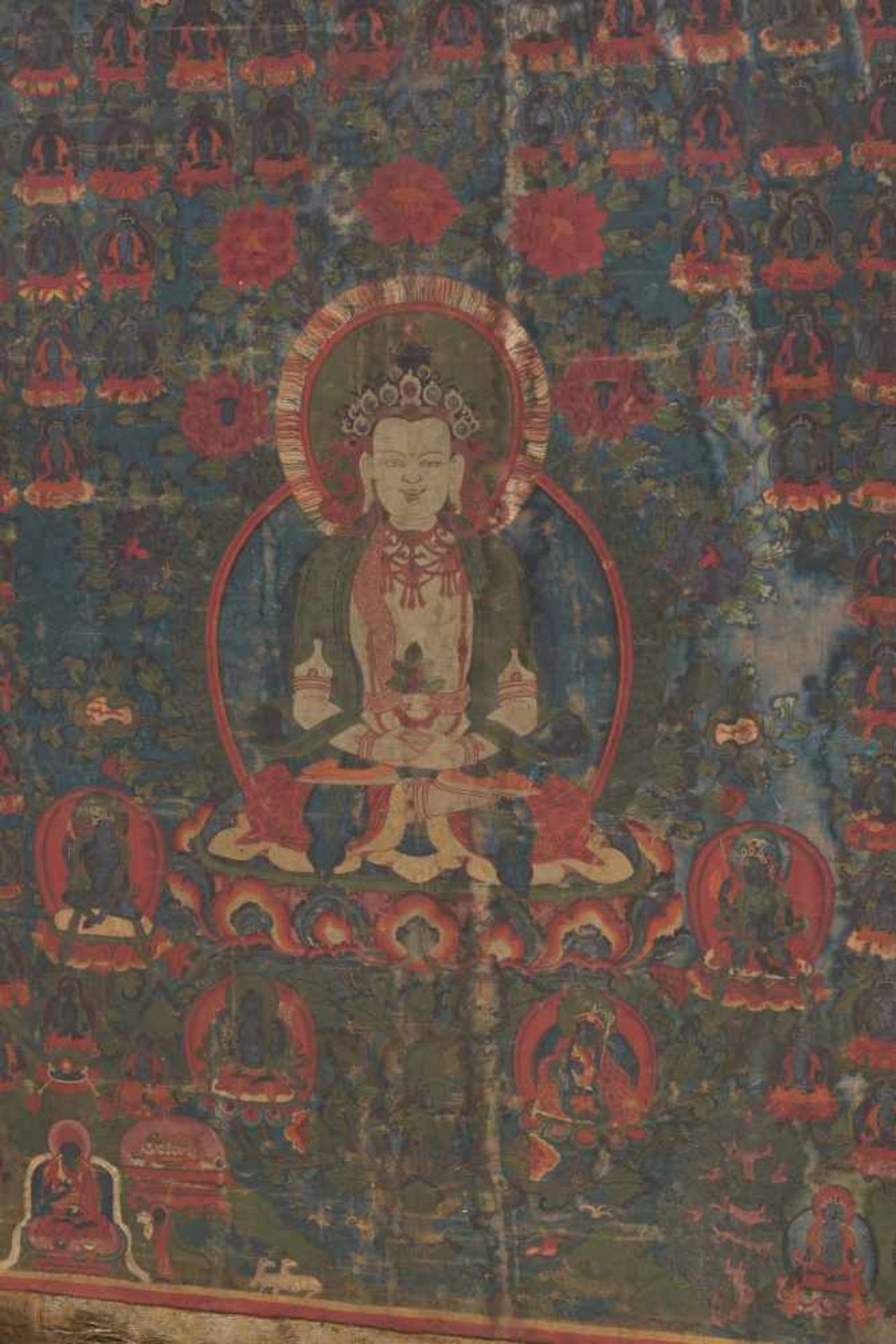 Thangka des AmitayusSinotibetisch, 18./19.Jh. Farben auf Leinwand. In padmasana sitzender - Bild 2 aus 9