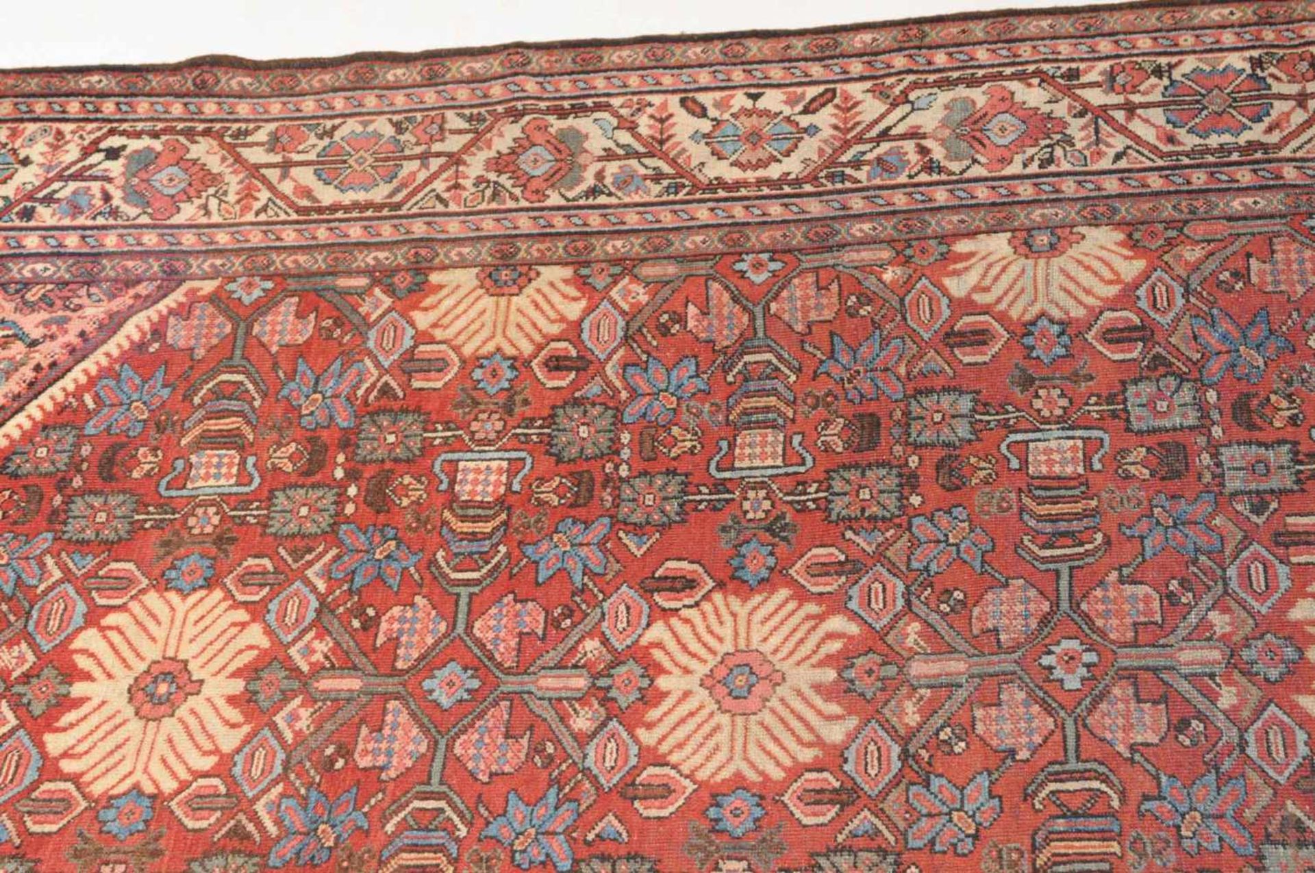 MahalZ-Persien, um 1910. Der rote oktogonale Grund ist mit gereihten Blütenmotiven durchgehend - Bild 3 aus 12
