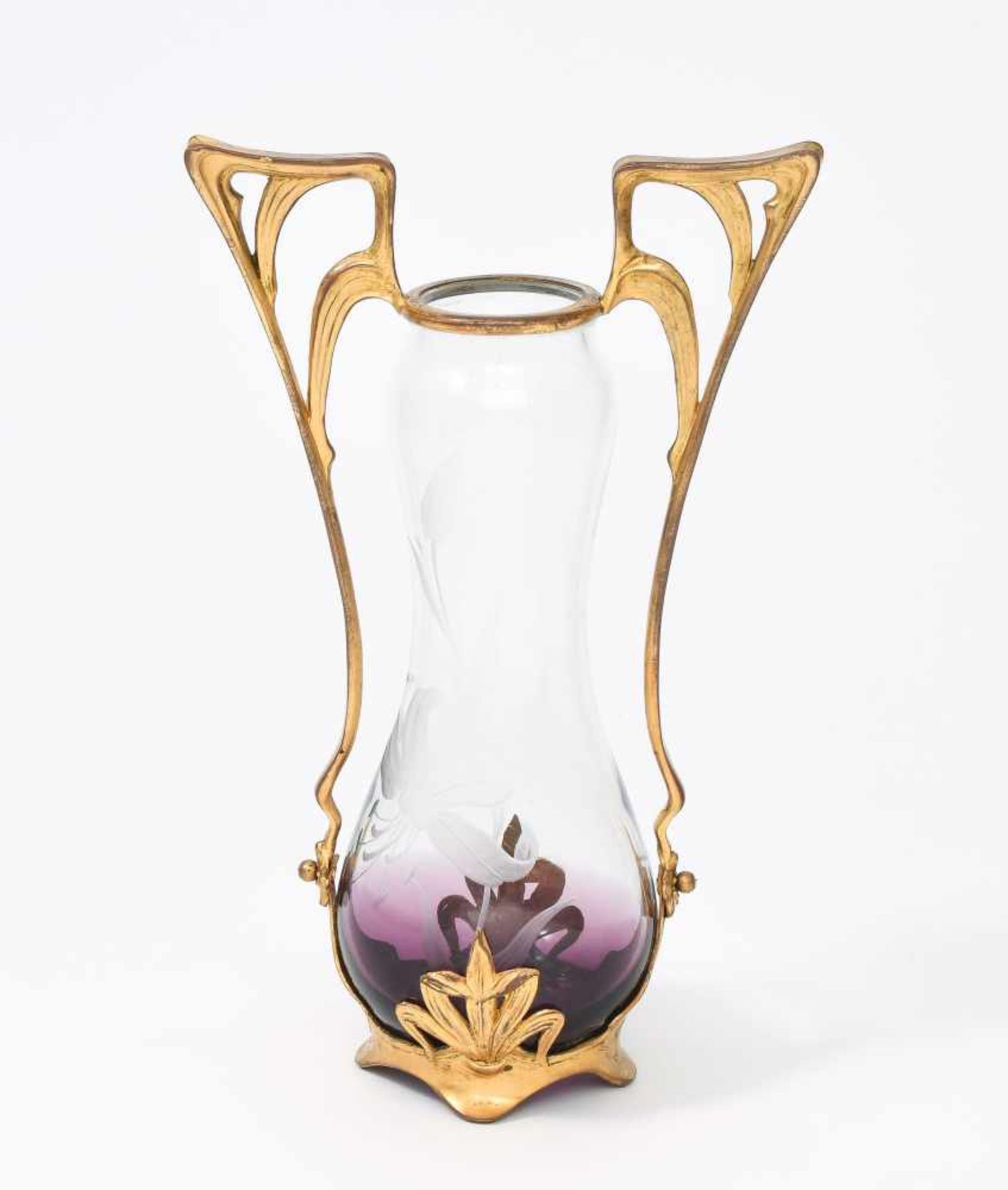 Gräflich Harrach'sche GlashütteNeuwelt, um 1900. Vase. Farbloses Glas, von unten verlaufend