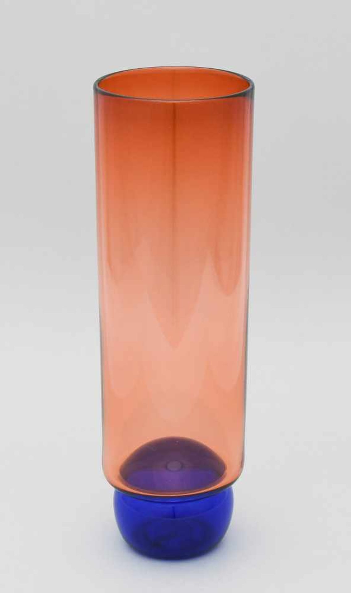 Baldwin & GuggisbergNonfoux, 1994. Vase. Blaues bzw. rot getöntes Glas. Bezeichnet: B/G '94 NONFOUX. - Bild 3 aus 4