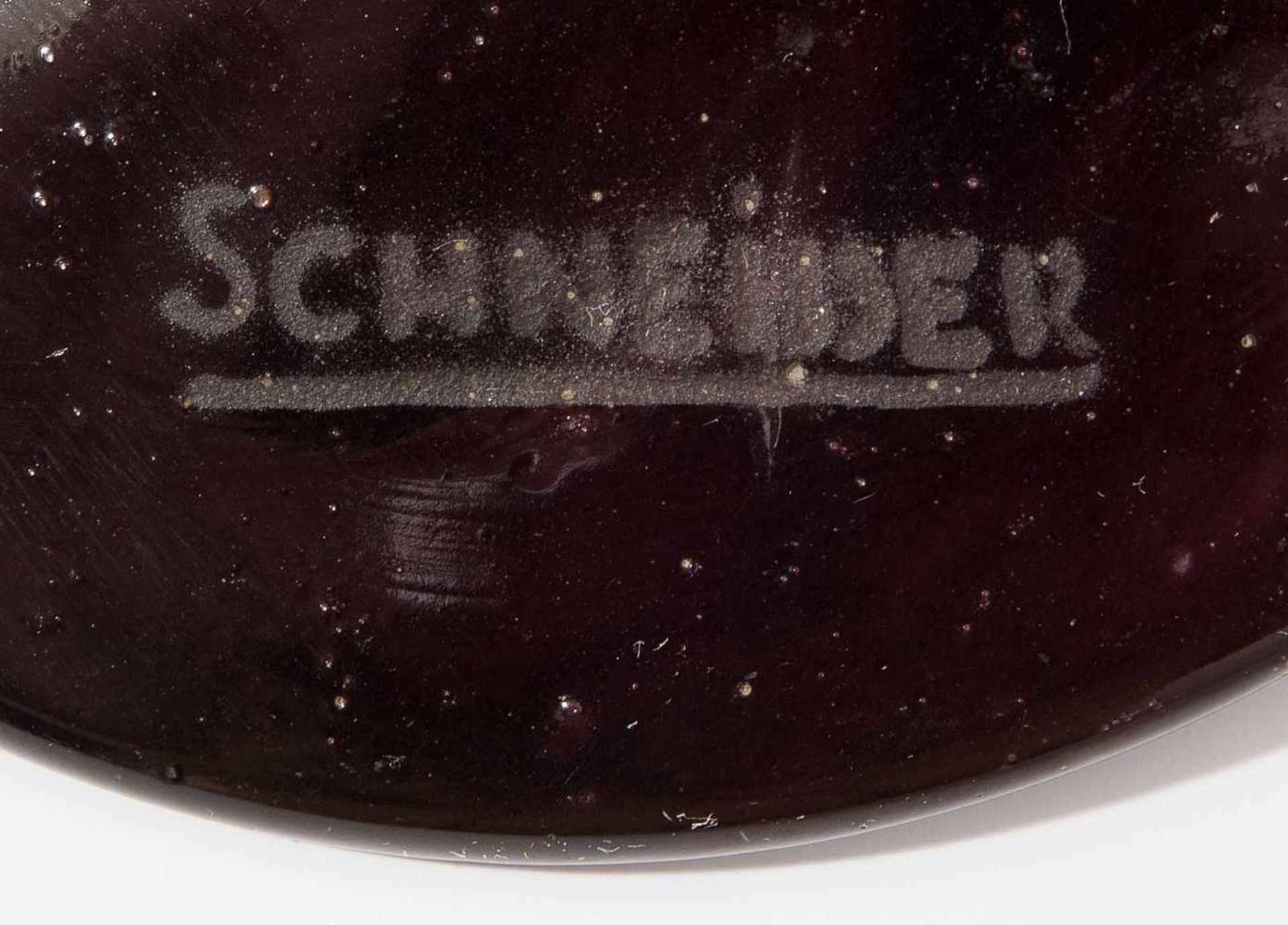 SchneiderEpinay-sur-Seine, um 1930. Kelchglas. Farbloses Glas mit rosafarbenen, hellroten und - Bild 2 aus 2