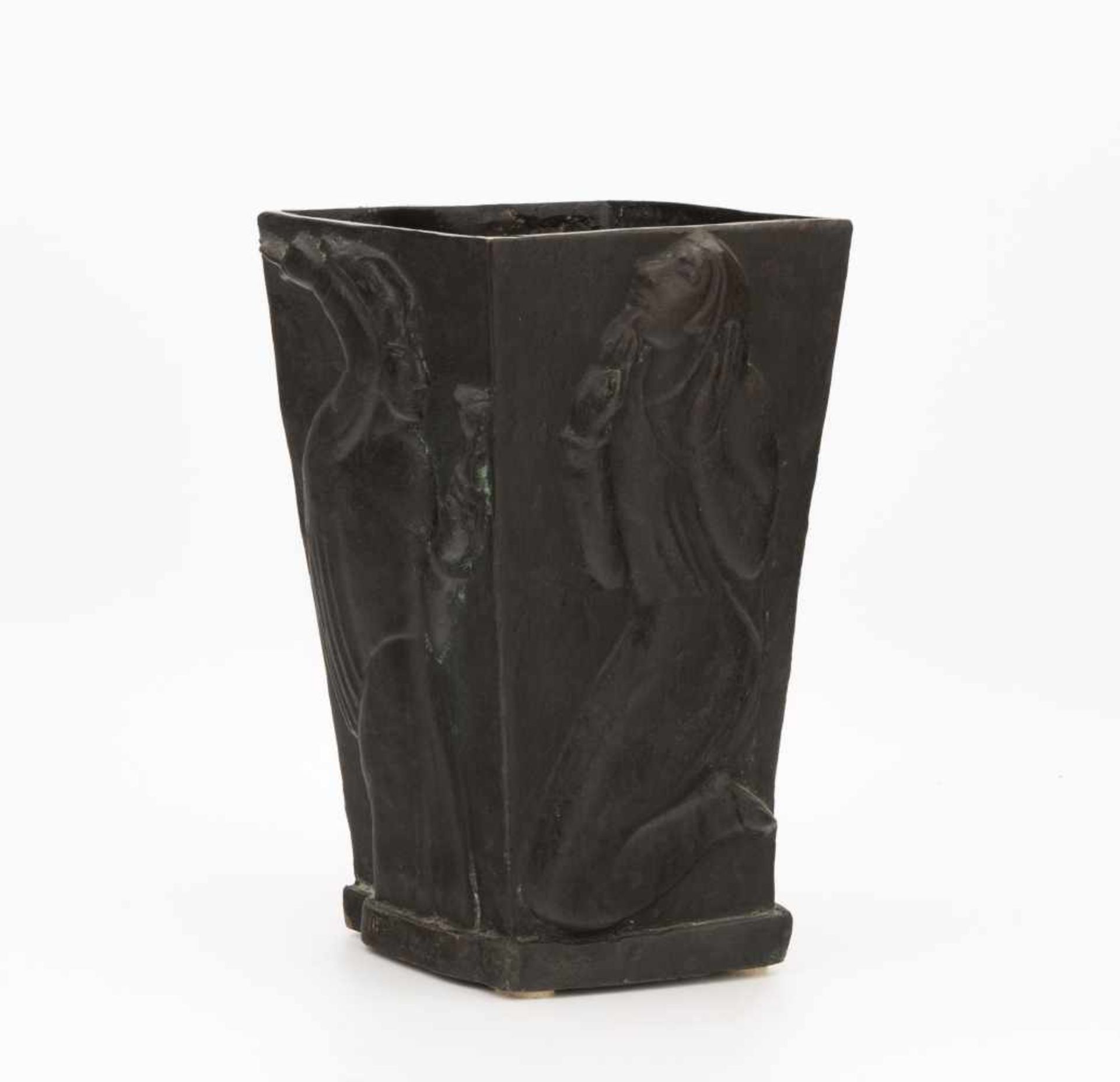 Mestrovic, Ivan(Vropolje 1883–1962 South Bend, Indiana)Vase. Bronze. Auf dem unteren Rand