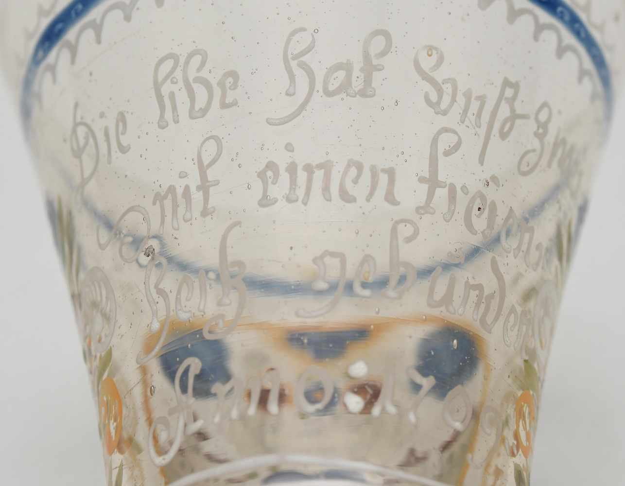 Hochzeitsbecher, alpenländischDatiert 1709. Farbloses Glas, Liebessymbolik in Emailmalerei, - Image 4 of 4