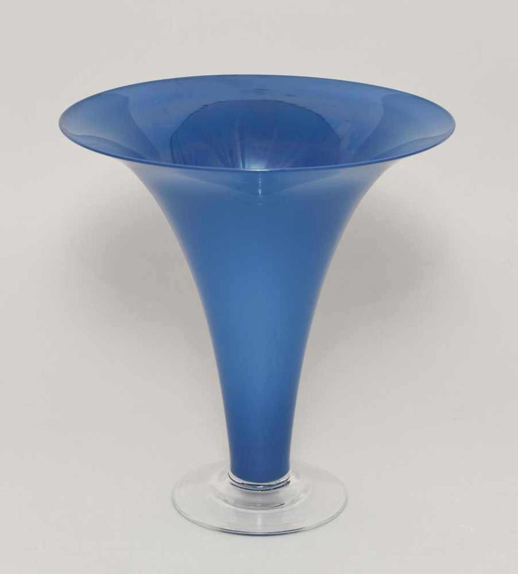 Baldwin & GuggisbergNonfoux, 1996 und 1997. 2 Vasen. Farbloses Glas, innen rot bzw. blau überfangen. - Bild 6 aus 7