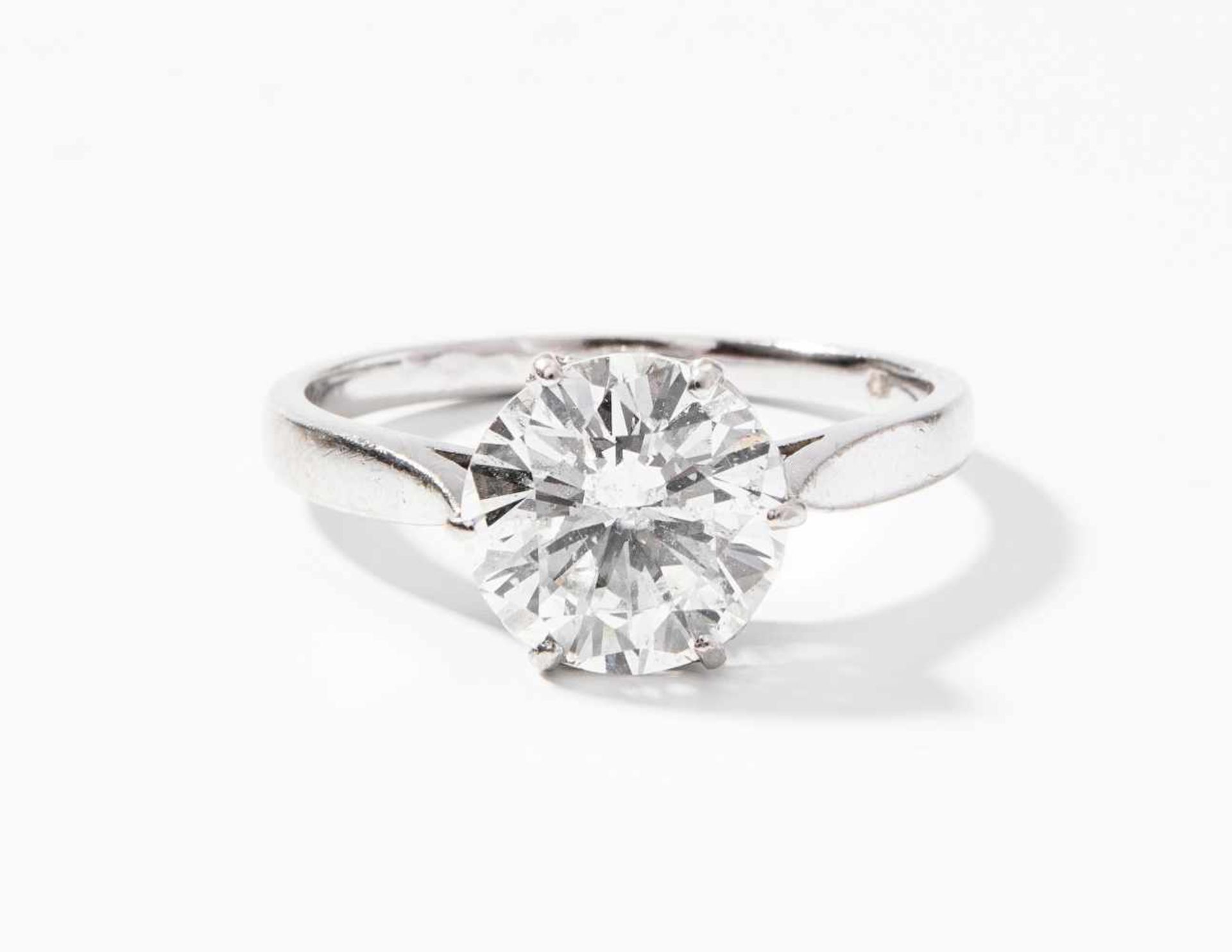 Diamant-RingWien, 1920er Jahre. Platin. 1 Brillant ca. 2.60 ct I/J-si/P1. Gr. 56, 4,3 g.