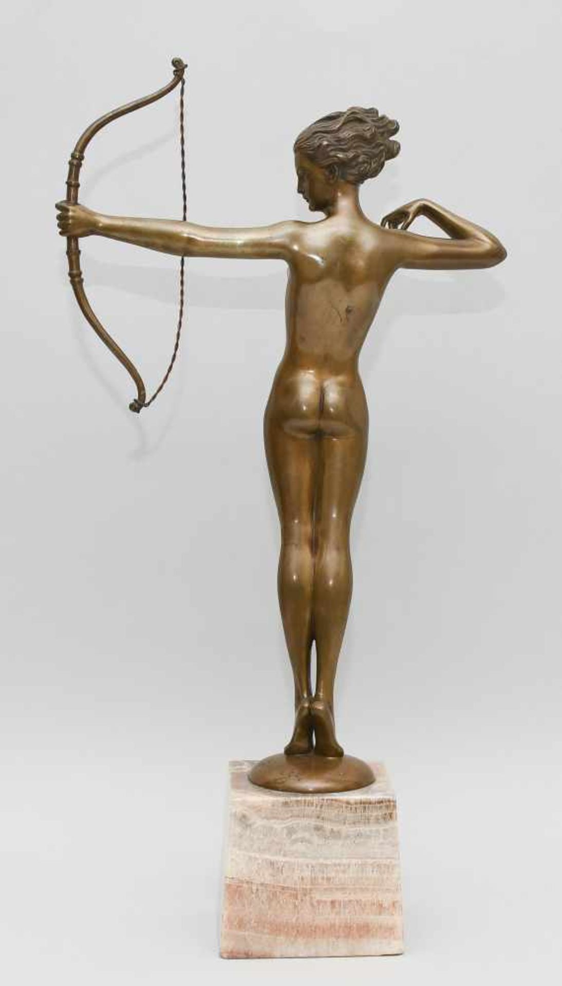 Josef Lorenzl(Wien 1892–1950)Diana. Bronze, patiniert. Auf Bronze bezeichnet: Lorenzl. H 43 cm; - Bild 5 aus 9