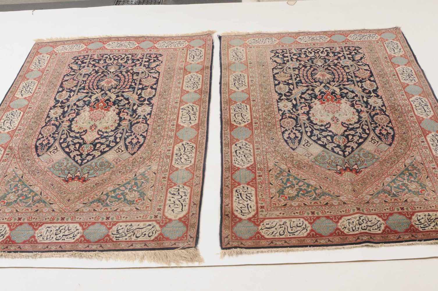 Paar TäbrisNW-Persien, um 1960. Im tiefblauen Mittelfeld figuriert ein filigran gearbeitetes dichtes - Image 3 of 11