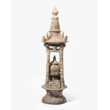 Modell-TurmChina, Tang-Dynastie. Ton mit Kaltbemalung. Schmaler, hoher Turm mit Stupa-ähnlichem