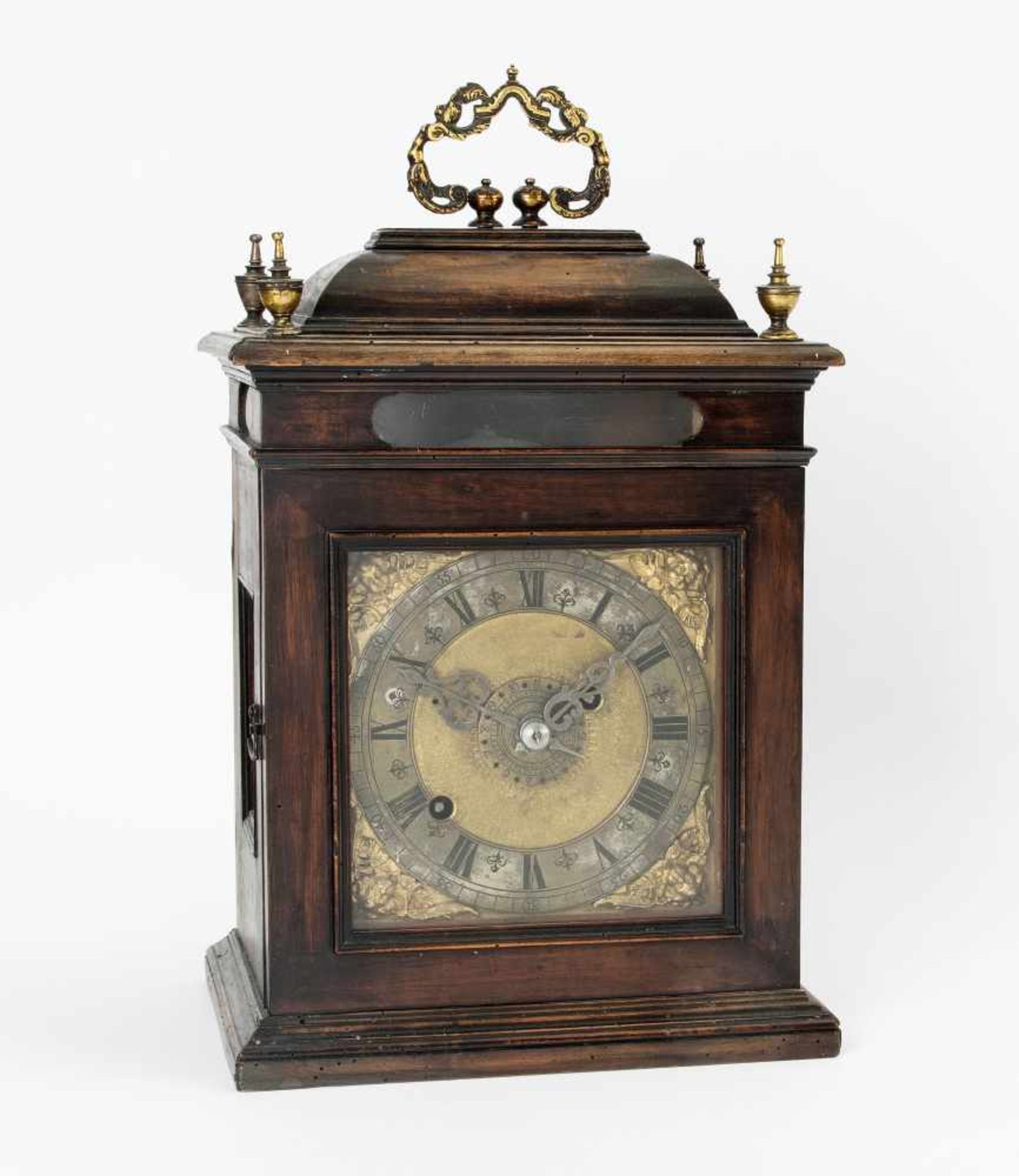 Bracket Clock England,18.Jh. Holzgehäuse mit Traggriff und vier kleinen Vasenabschlüssen.