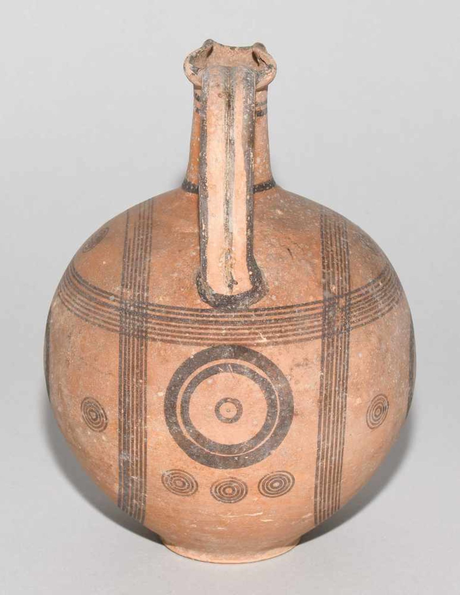 Zypriotische KanneKypro-archaisch, 750–650 v.C. Terrakotta. "Black-on-Red-Ware". Kugeliger - Bild 5 aus 7
