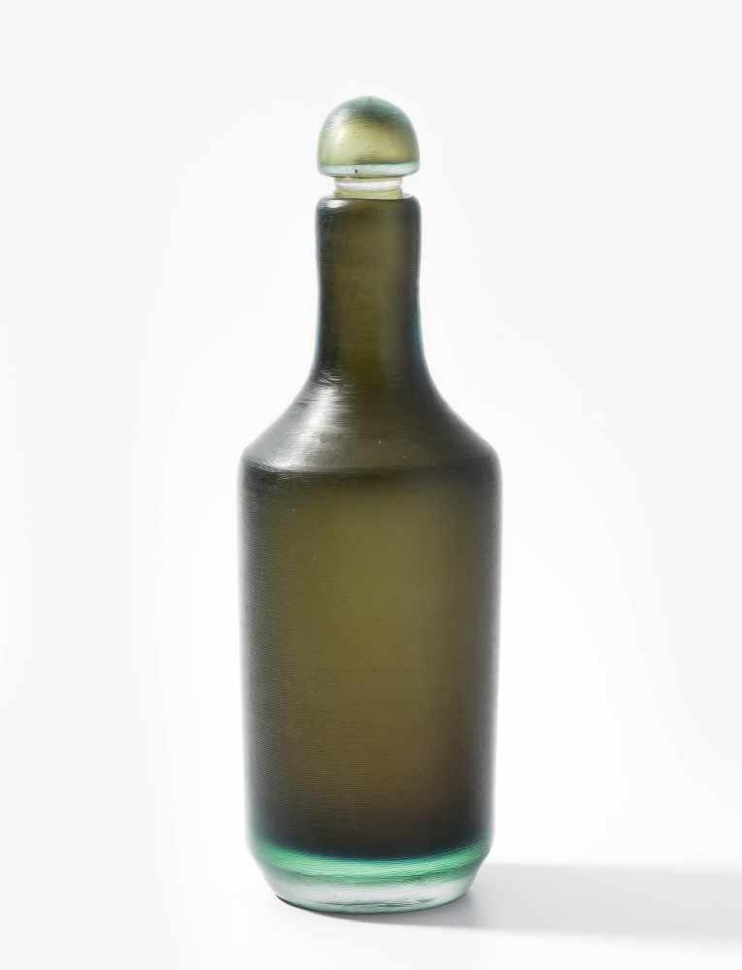 VeniniMurano, um 1950–1960. Flasche mit Stöpsel "Incisio". Farbloses Glas, grün unterfangen,