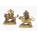 Lot: 2 kleine FigurenSinotibetisch. Feuervergoldete Bronze. Figur des Mahakalas sitzend auf einem