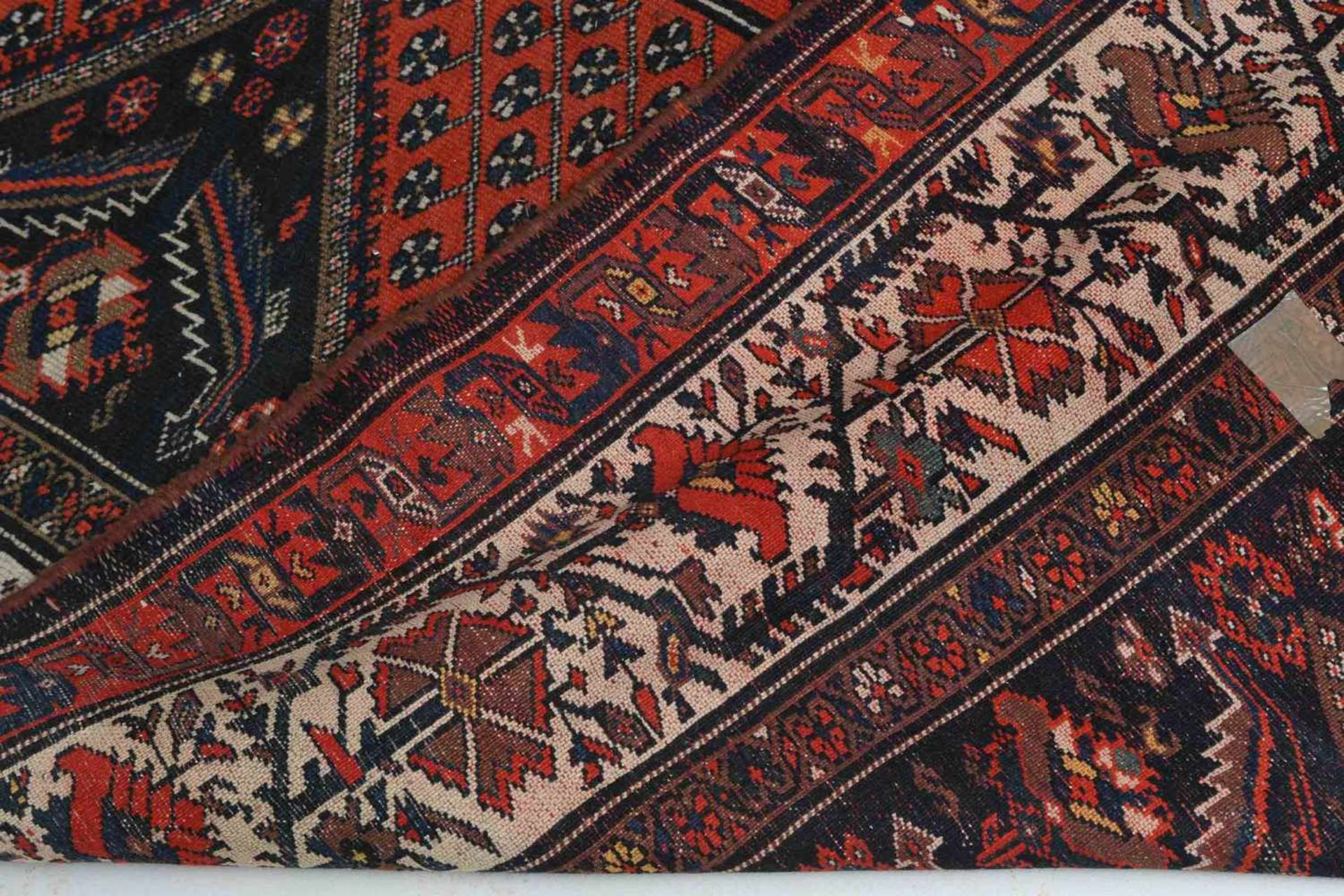 MalayerZ-Persien, datiert mit "1331" = 1913. Im orange-roten Mittelfeld ruht ein rautenförmig - Bild 4 aus 12